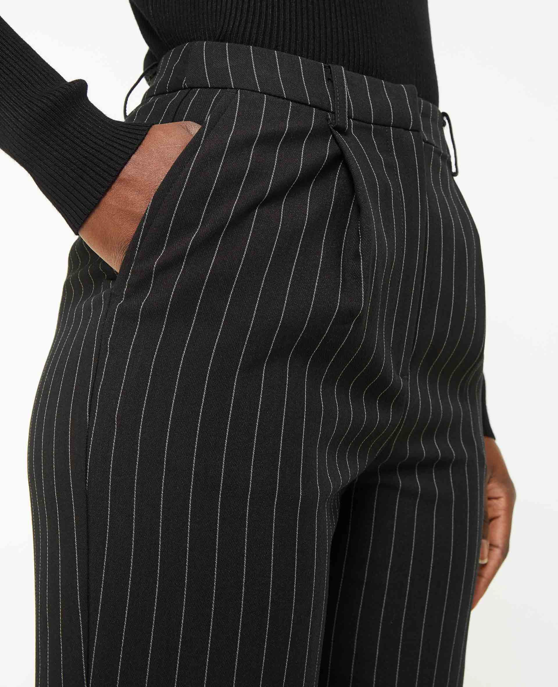 Pantalon droit avec fines rayures