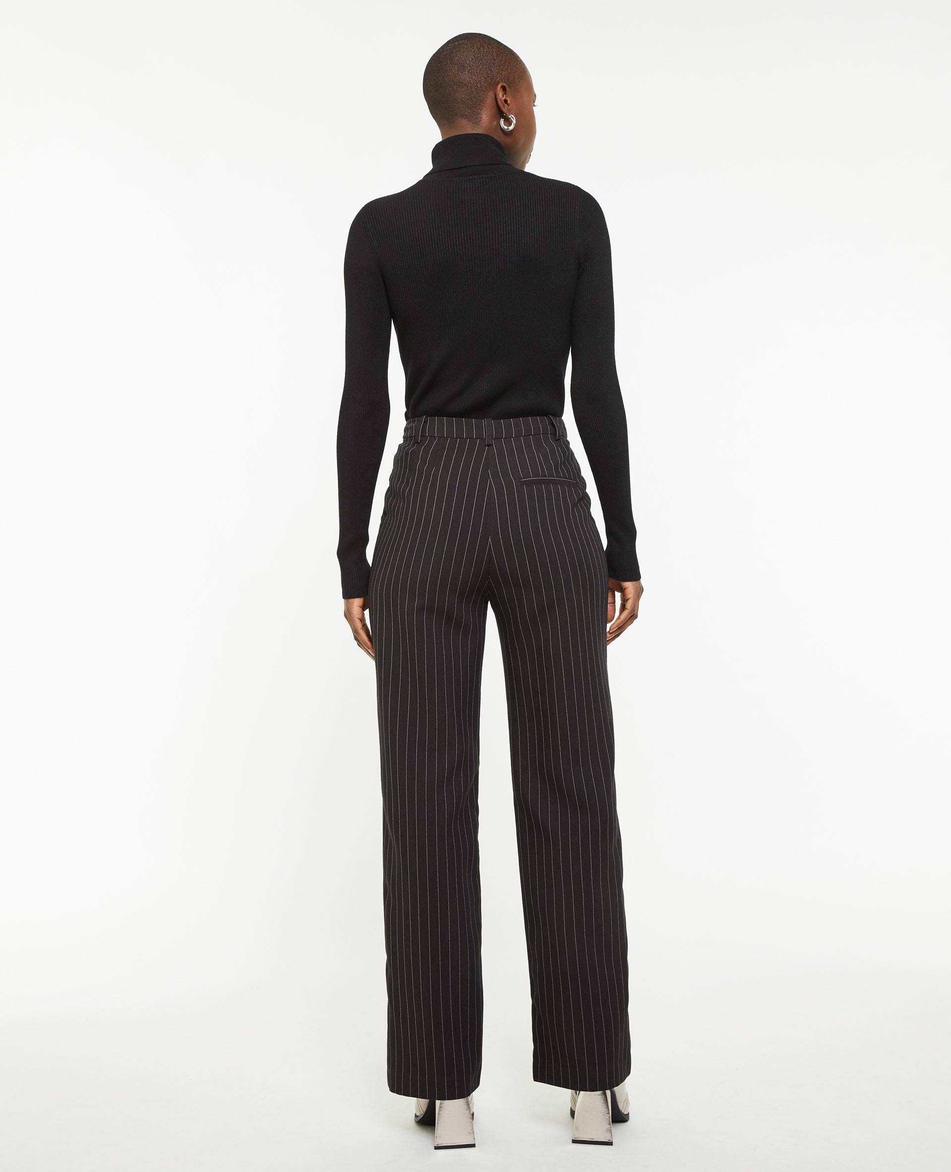 Pantalon droit avec fines rayures