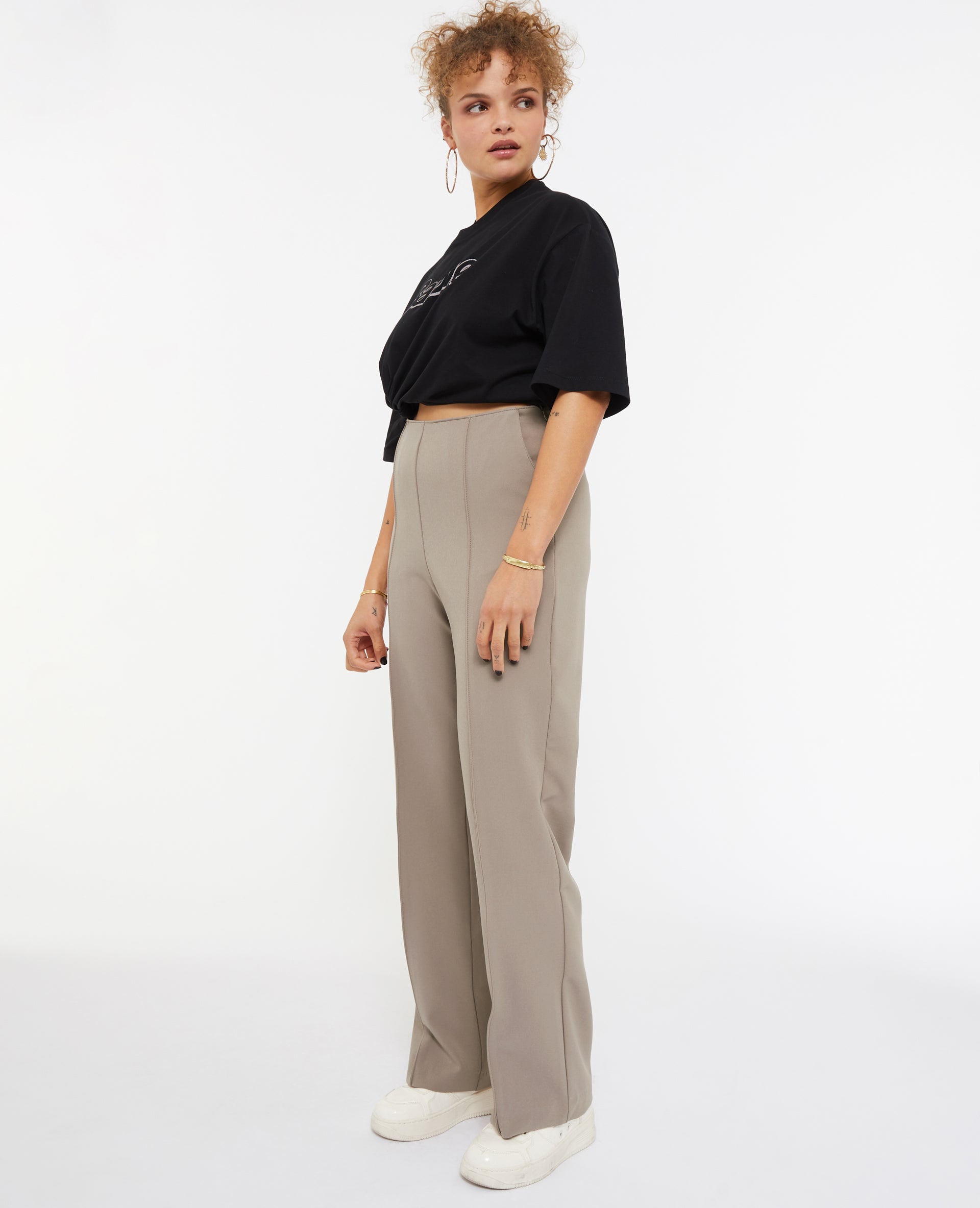 Pantalon droit avec coutures pincées