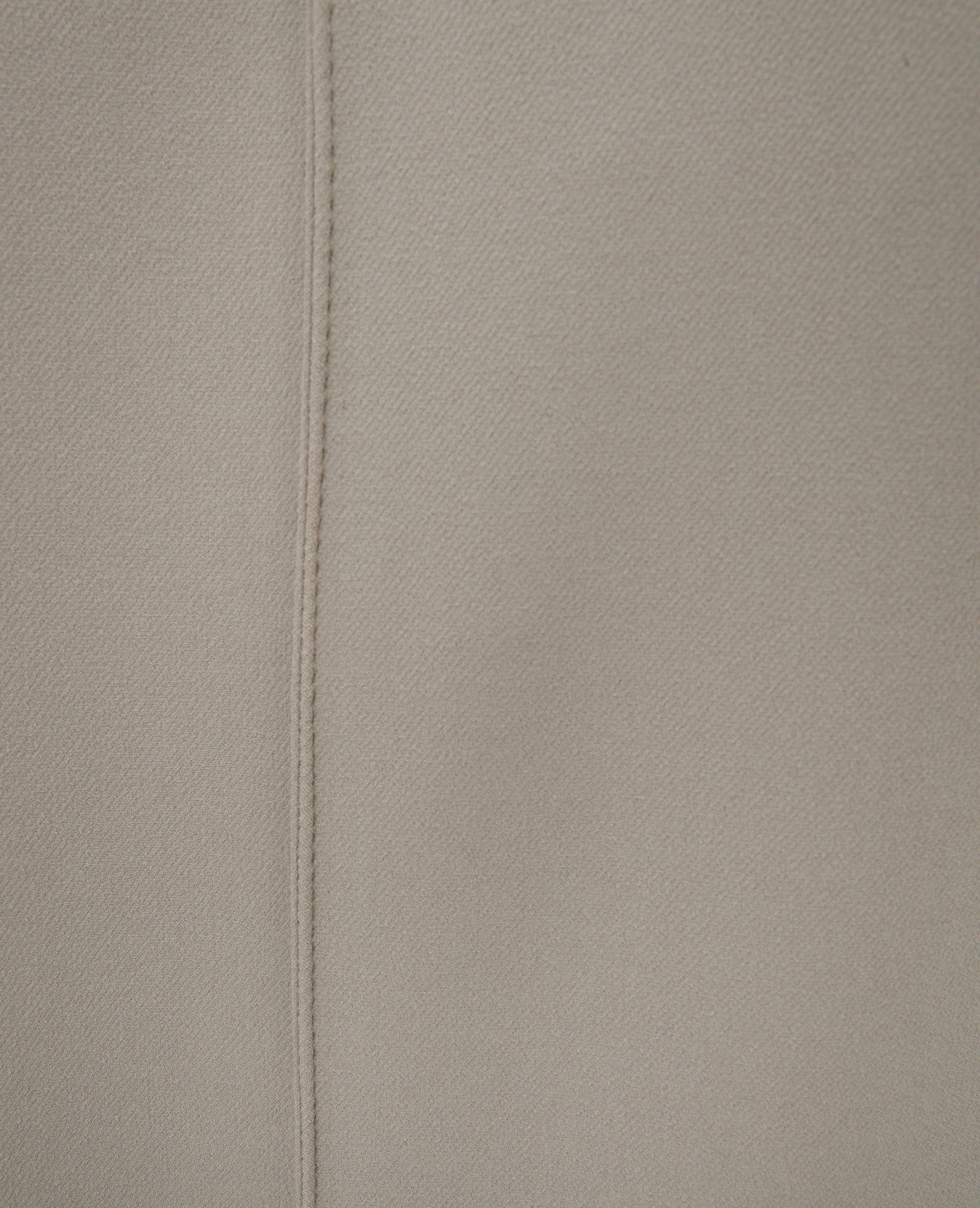 Pantalon droit avec coutures pincées