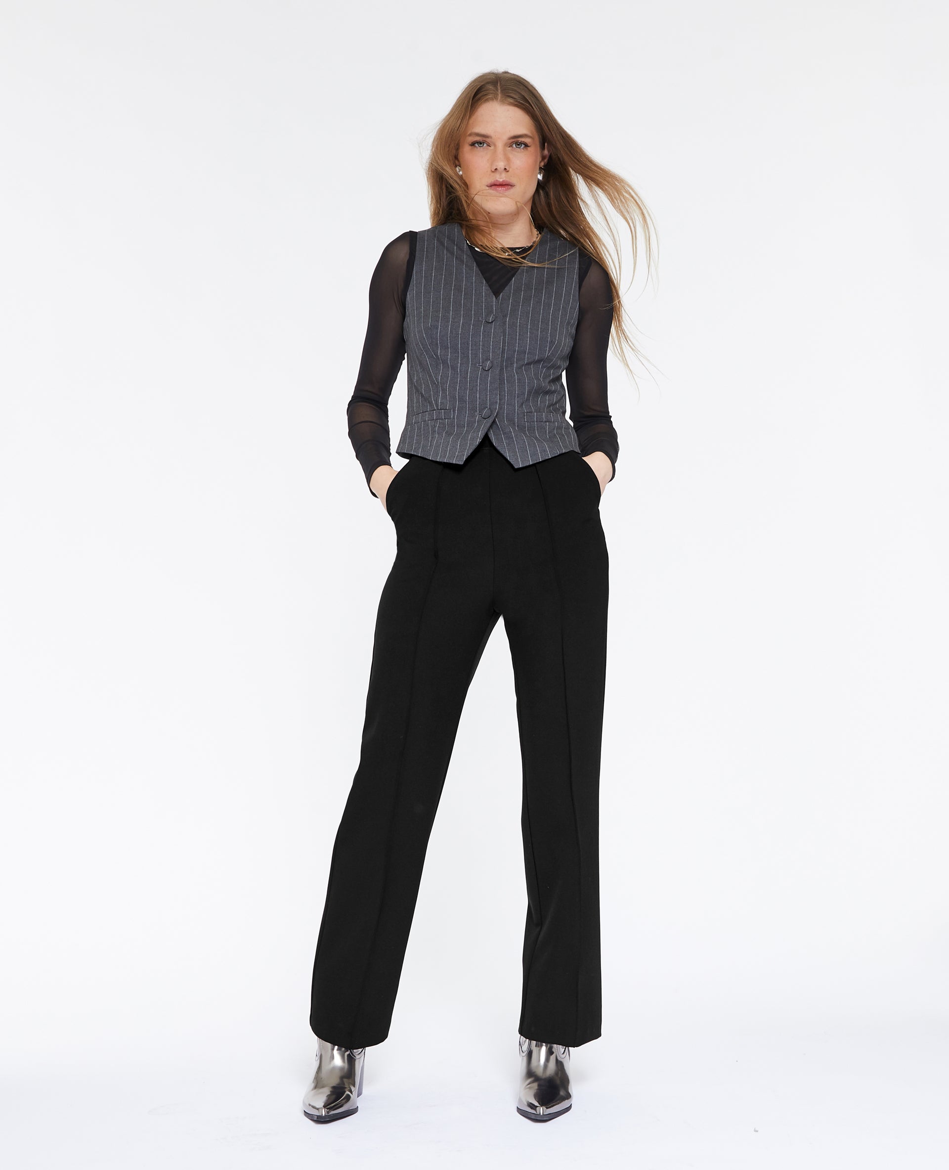 Pantalon droit avec coutures pincées