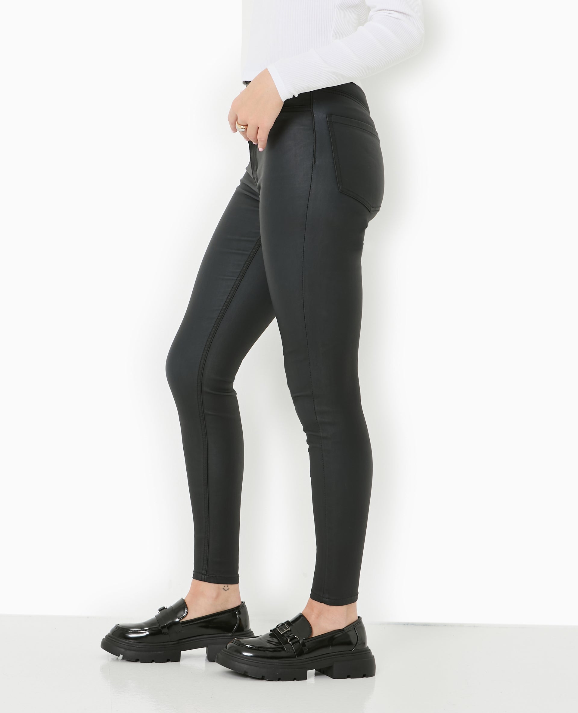 Jean skinny enduit effet cuir