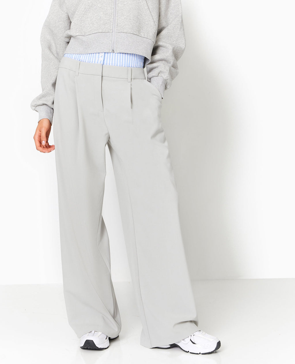 Pantalon large avec effet caleçon apparent