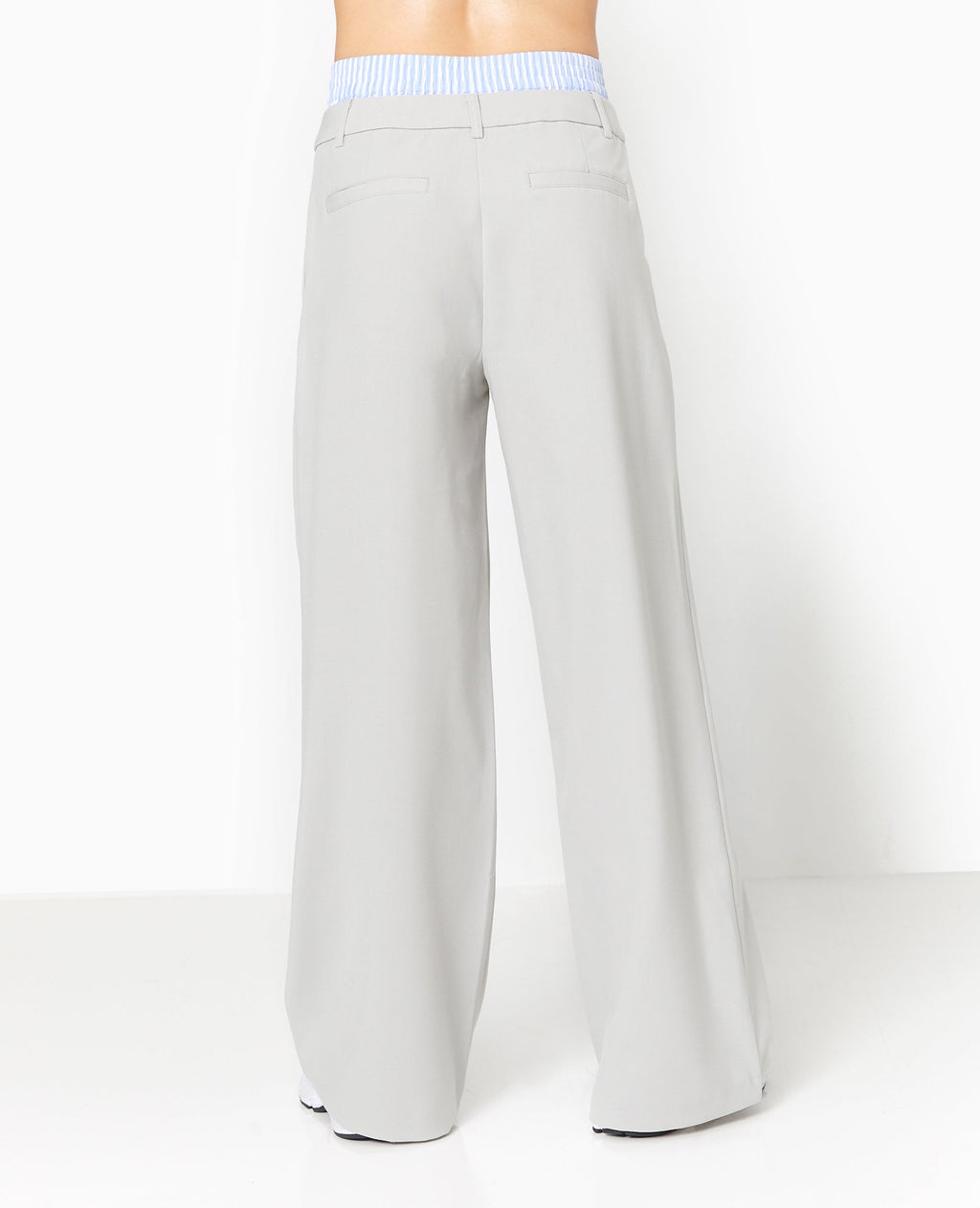Pantalon large avec effet caleçon apparent