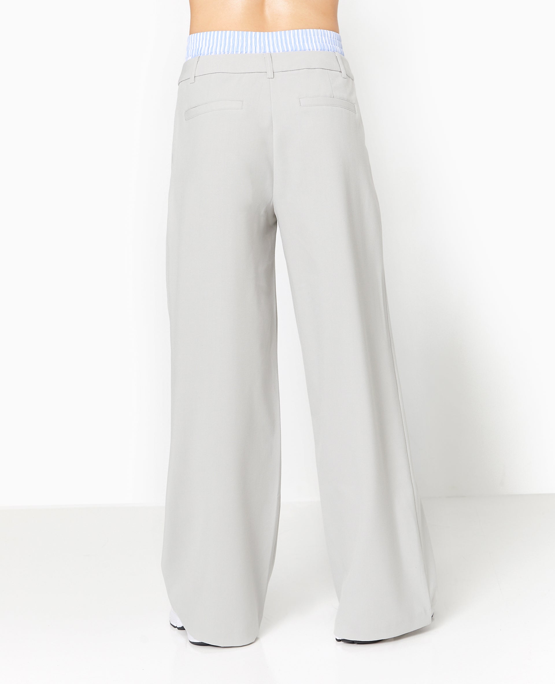 Pantalon large avec effet caleçon apparent