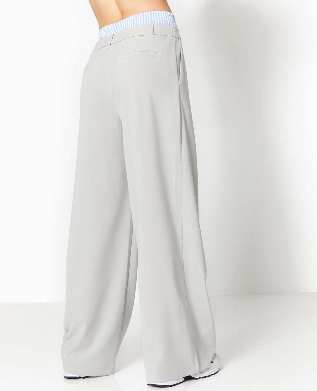 Pantalon large avec effet caleçon apparent