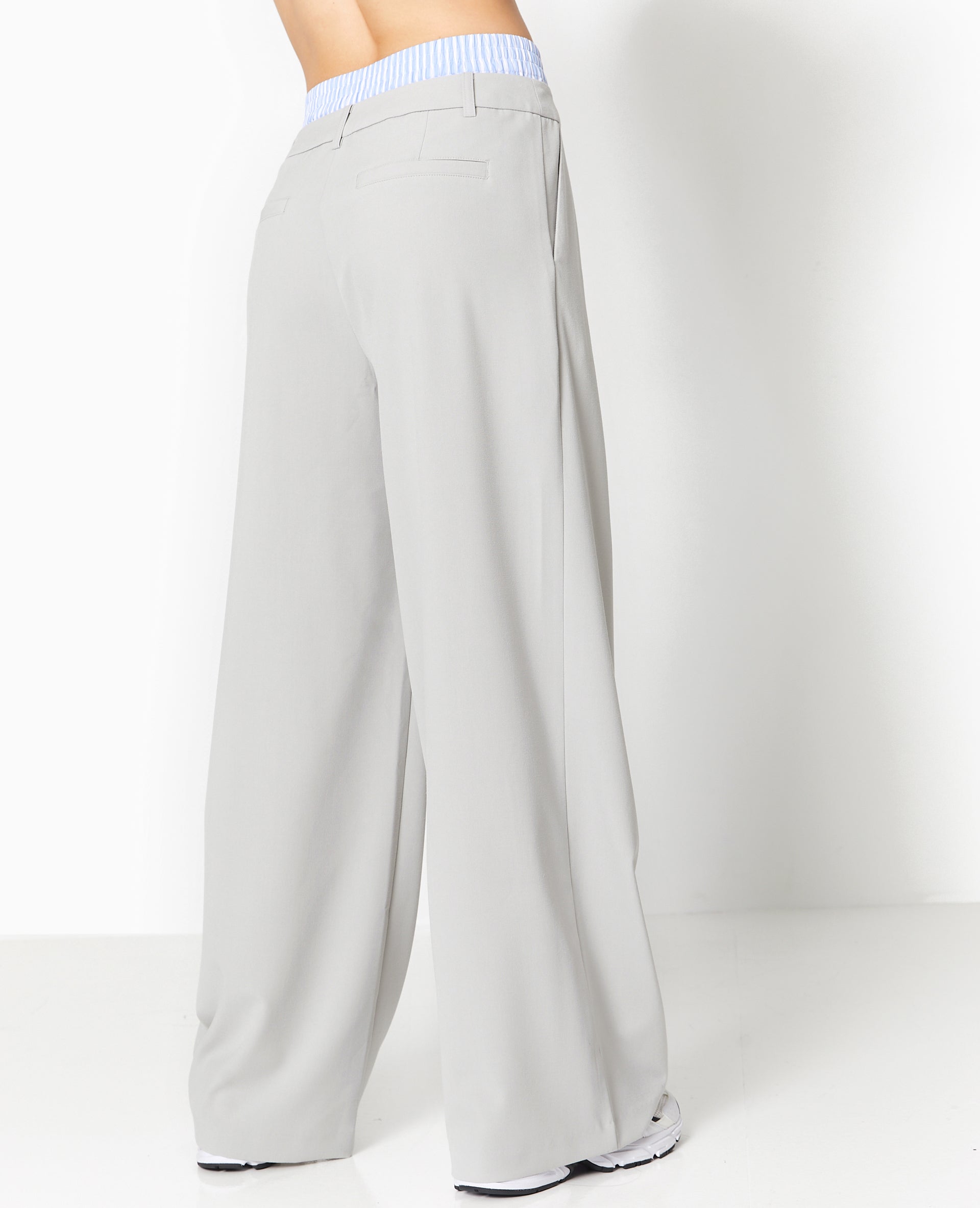 Pantalon large avec effet caleçon apparent
