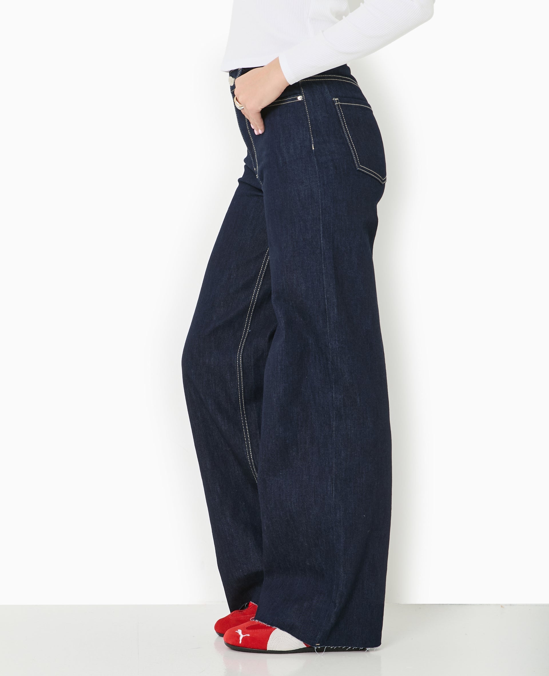 Jean wide taille haute avec bas coupés