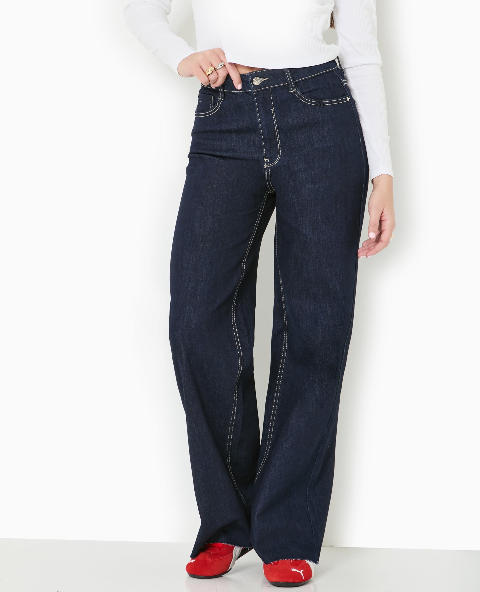 Jean wide taille haute avec bas coupés