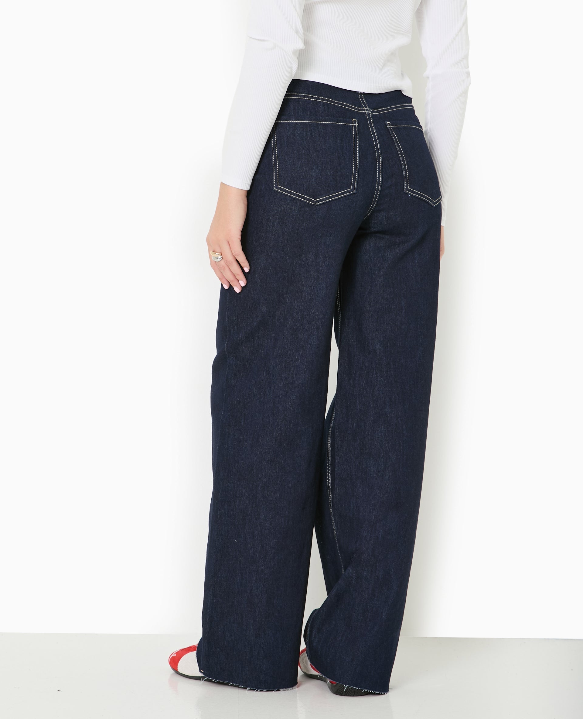 Jean wide taille haute avec bas coupés