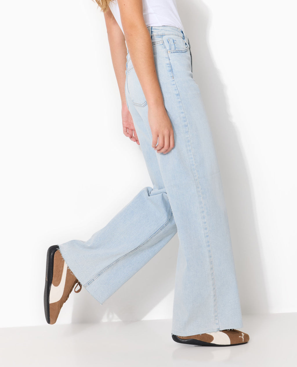 J71-1 / Jean wide taille haute avec bas coupés
