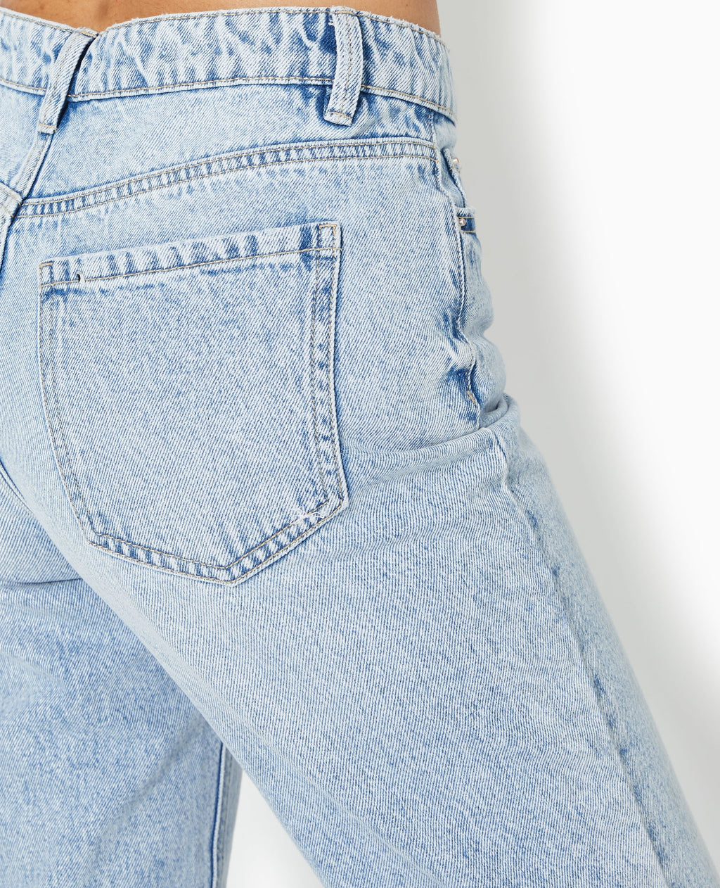 Jean mom taille haute destroy