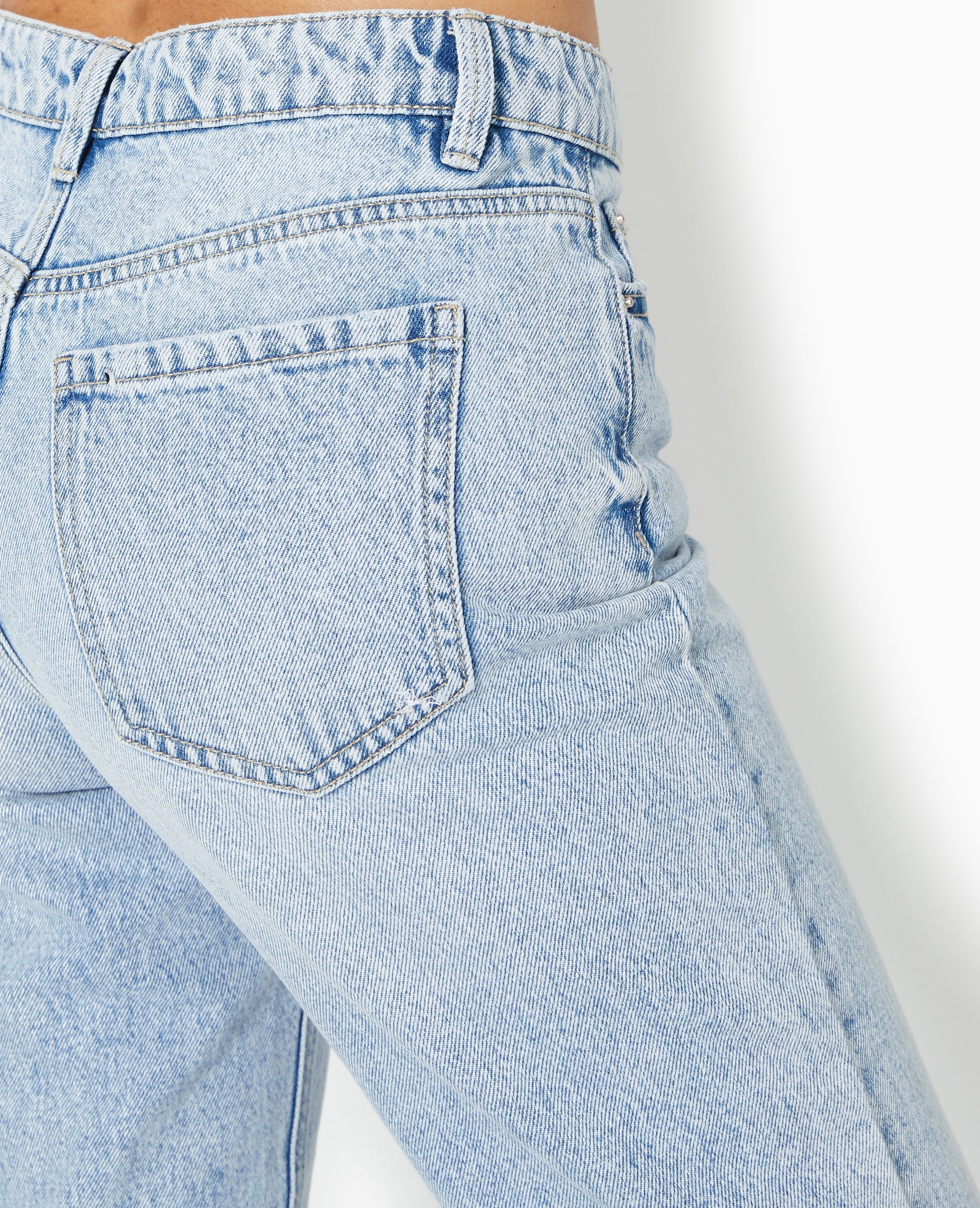 Jean mom taille haute destroy