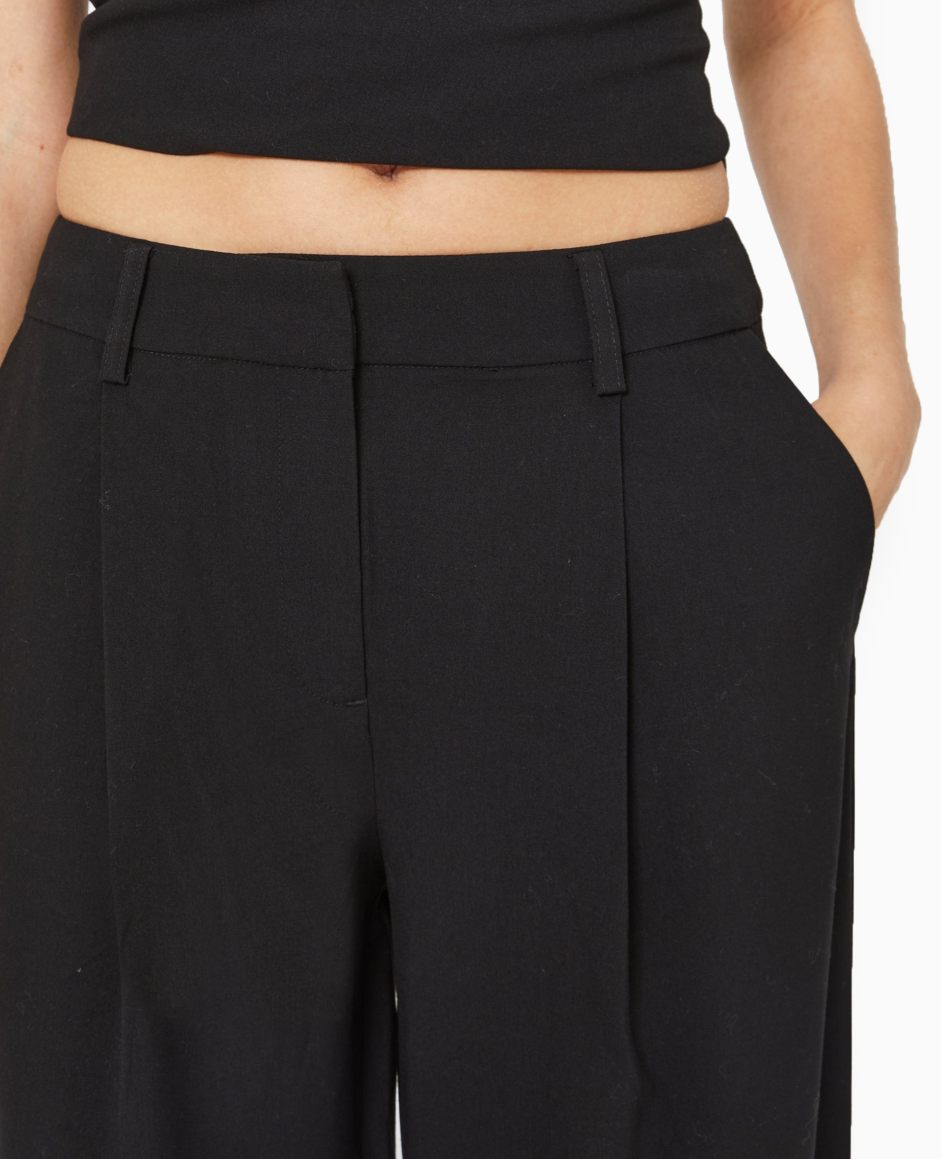 Pantalon large et droit avec pinces