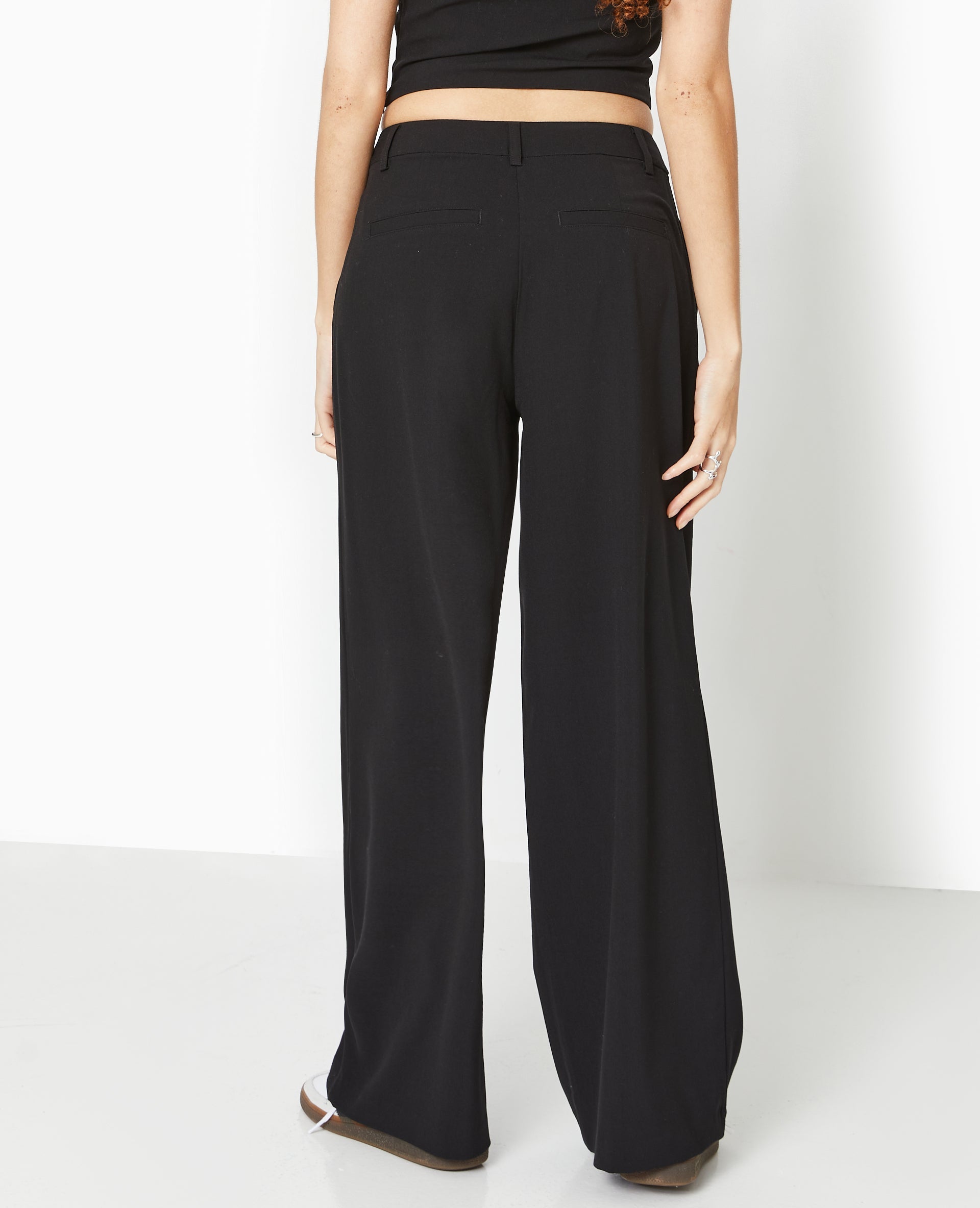Pantalon large et droit avec pinces