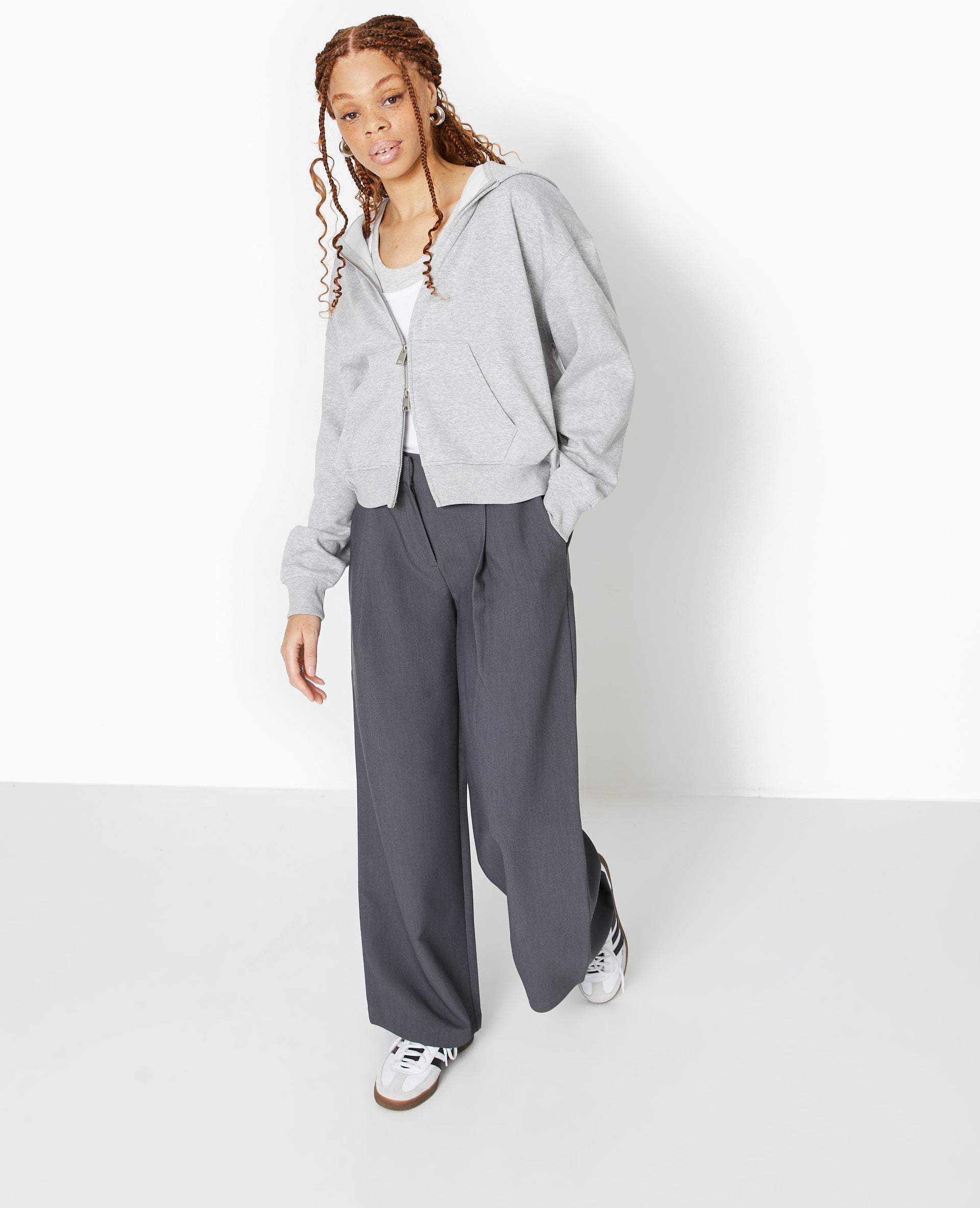 Pantalon large et droit avec pinces