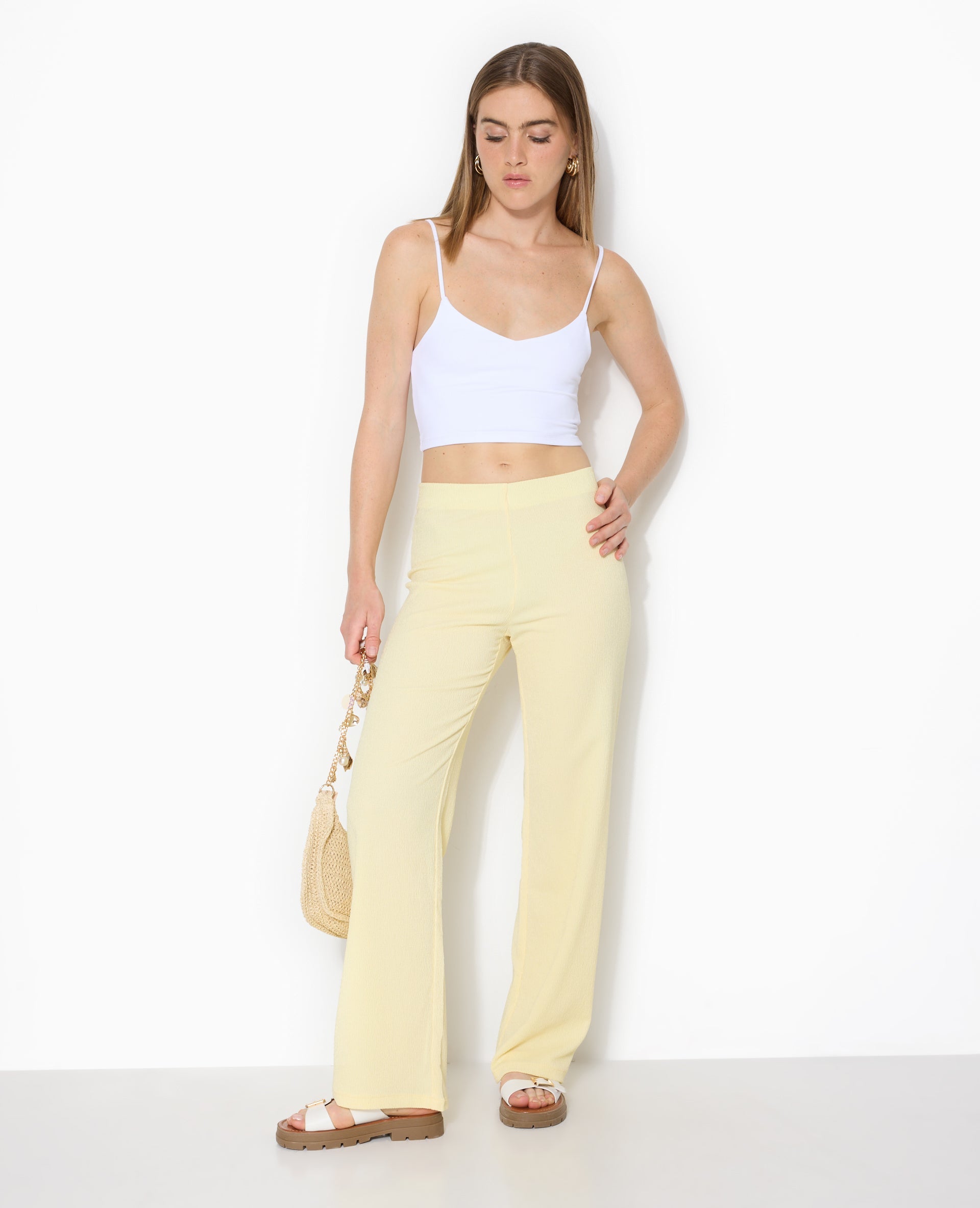 Pantalon large et fluide en tissu effet froissé