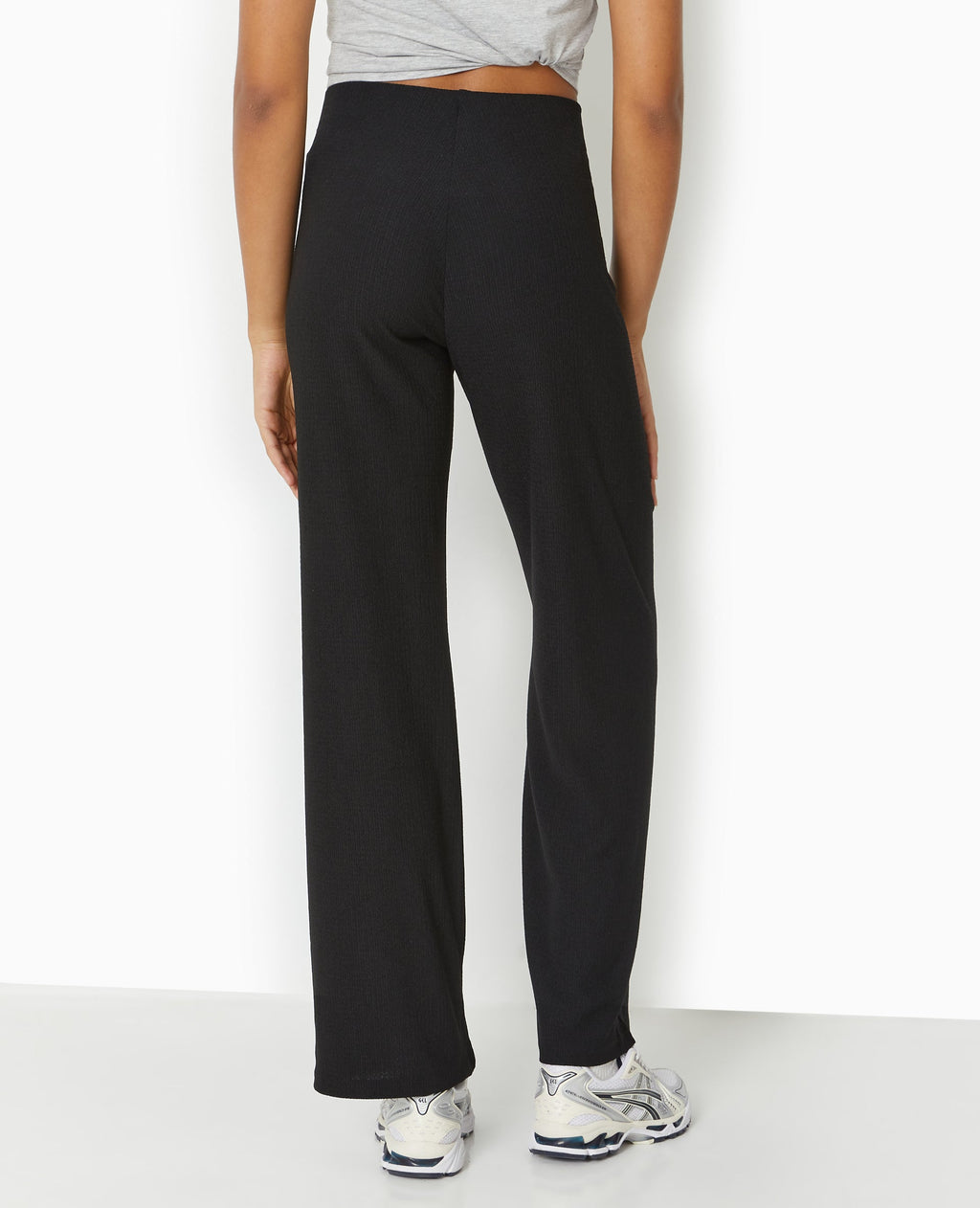 Pantalon large et fluide en tissu effet froissé
