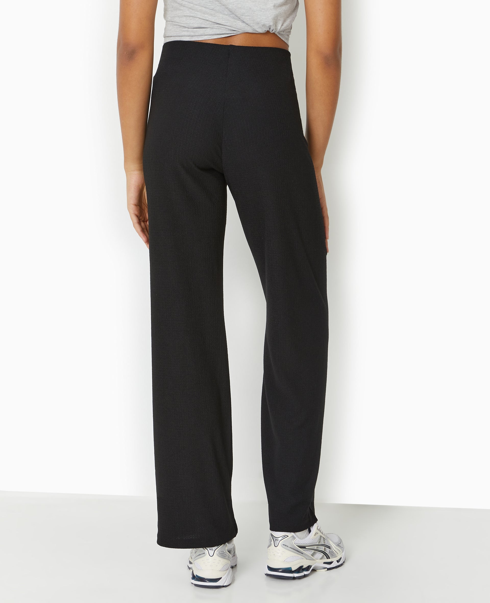 Pantalon large et fluide en tissu effet froissé