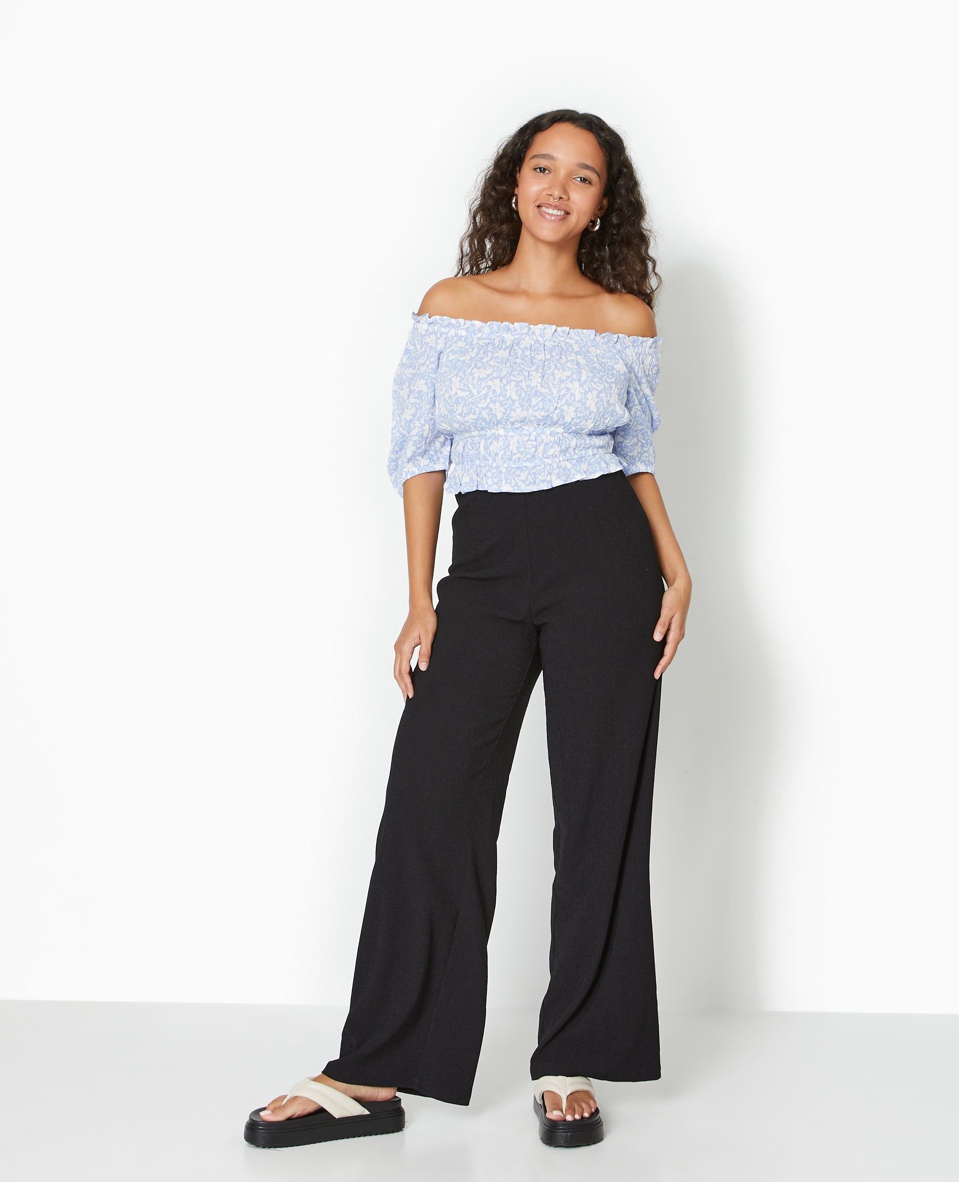 Pantalon large et fluide en tissu effet froissé