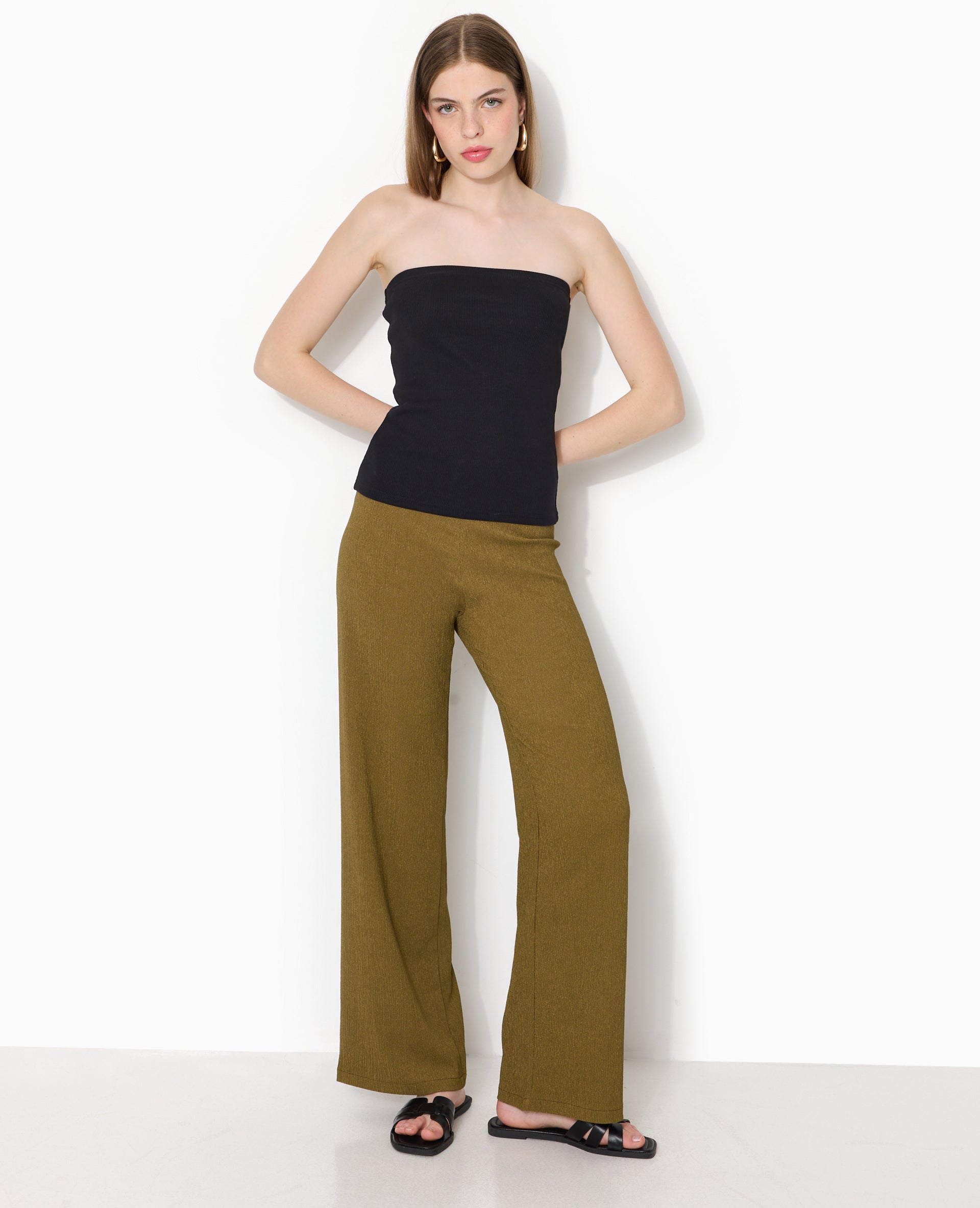 Pantalon large et fluide en tissu effet froissé