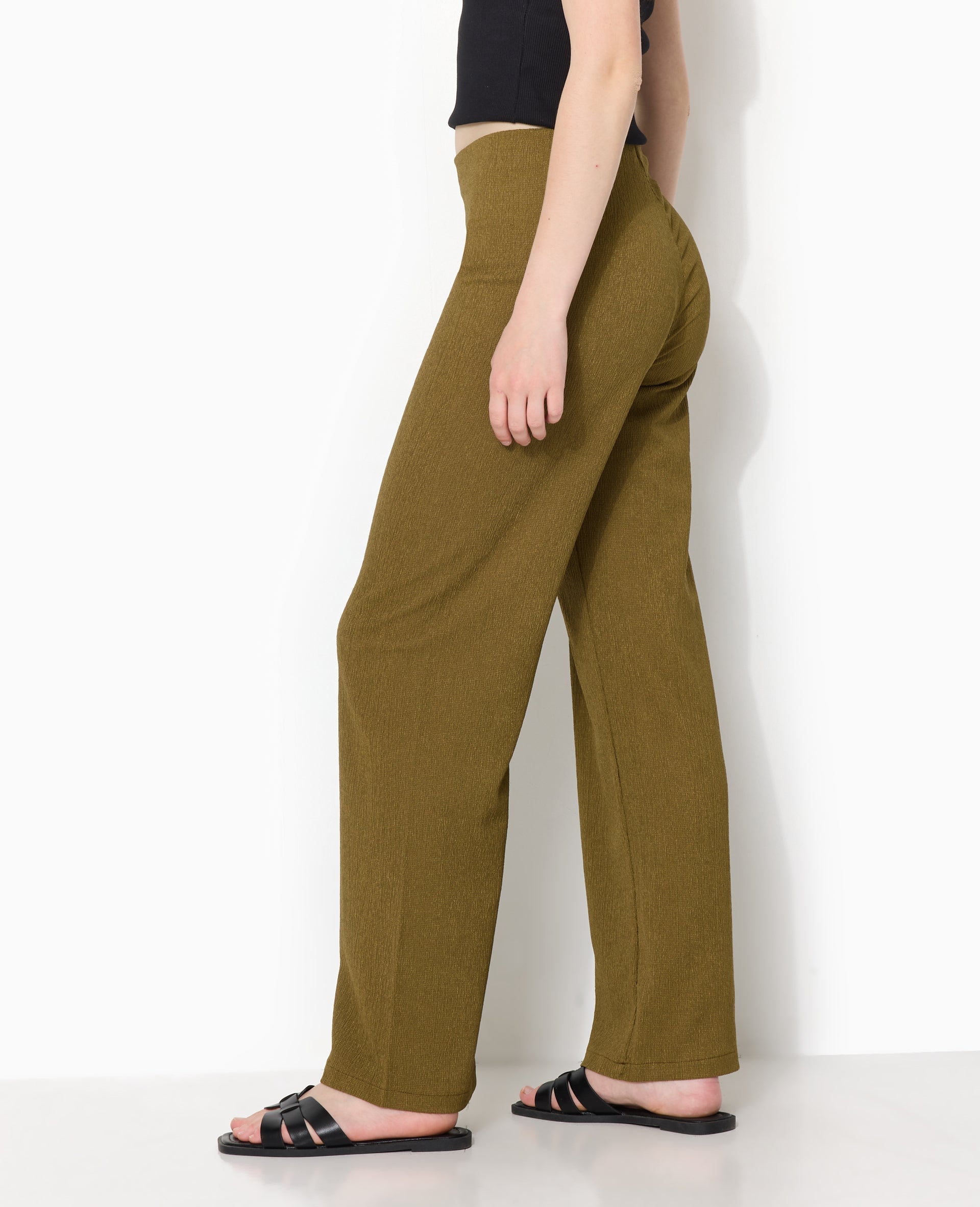 Pantalon large et fluide en tissu effet froissé