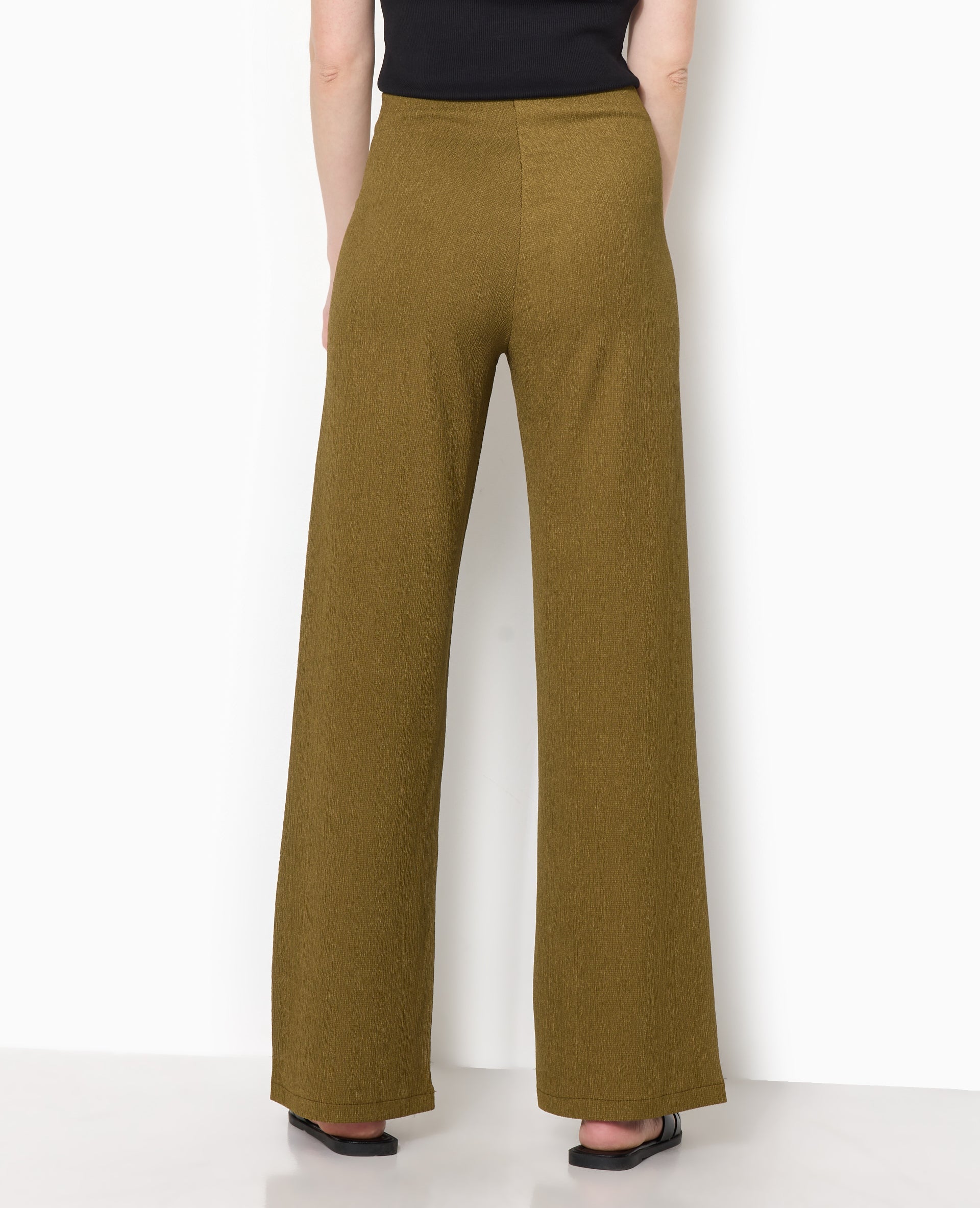 Pantalon large et fluide en tissu effet froissé