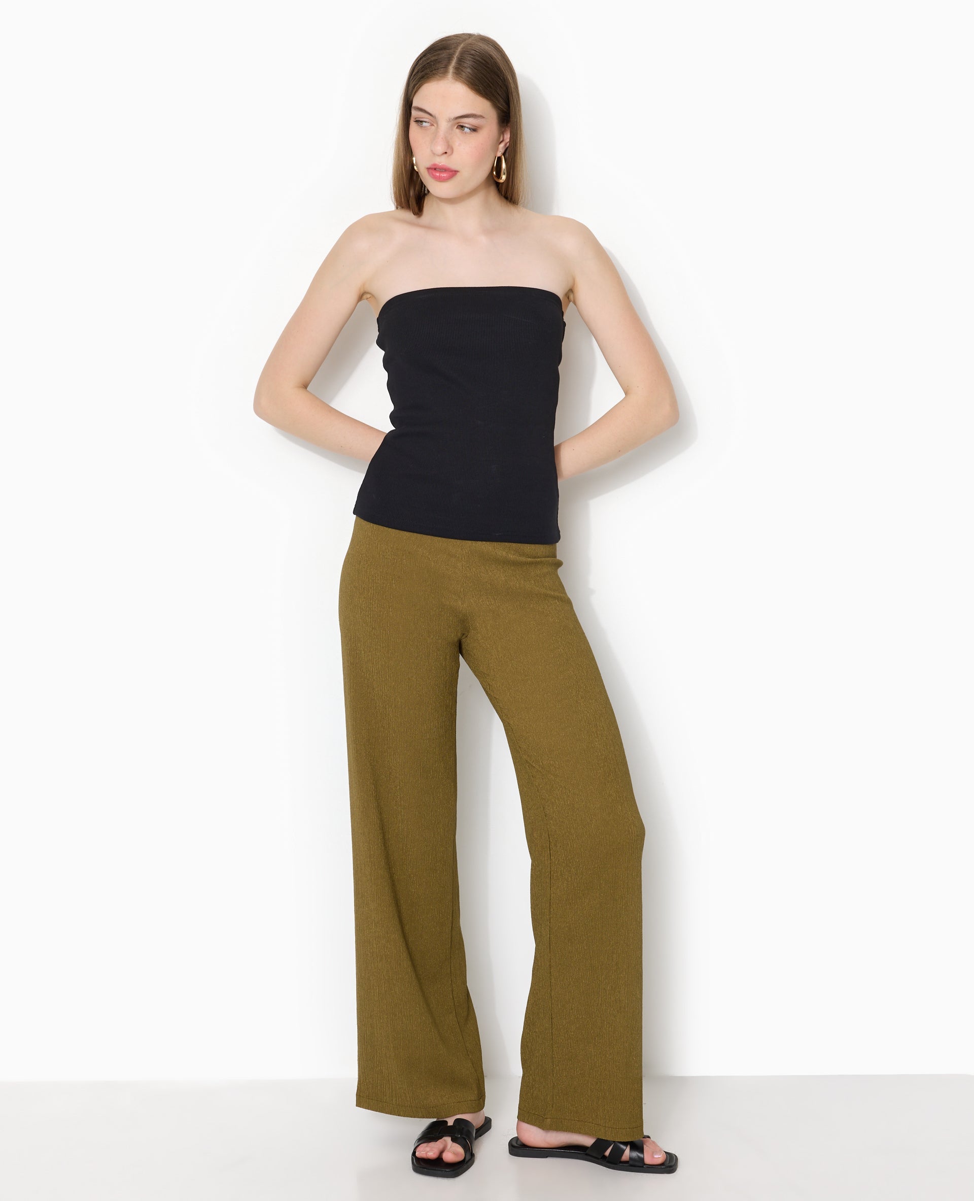 Pantalon large et fluide en tissu effet froissé