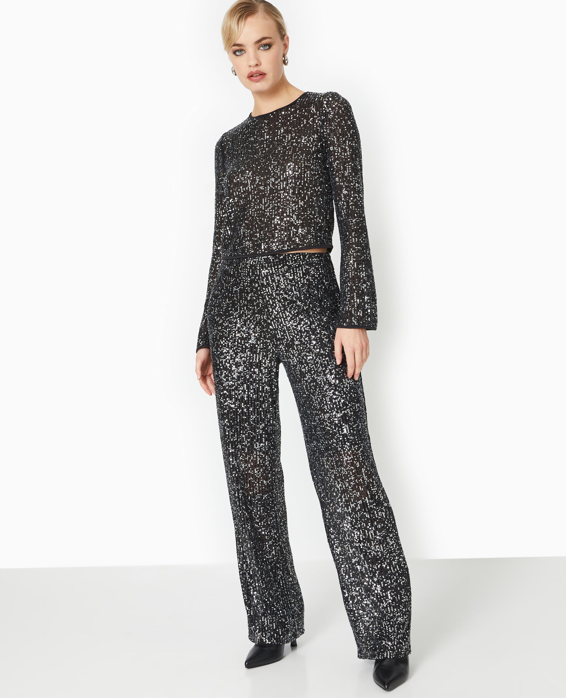 Pantalon large et doit avec sequins