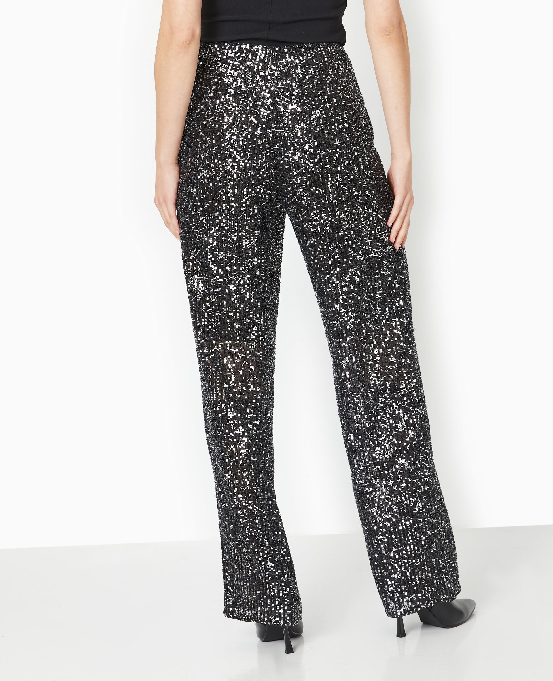 Pantalon large et doit avec sequins