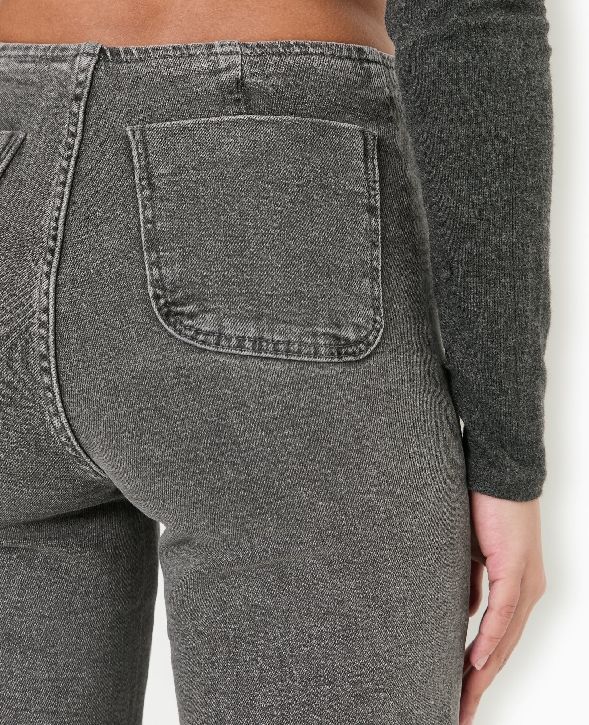 Jean flare taille haute avec poches plaquées
