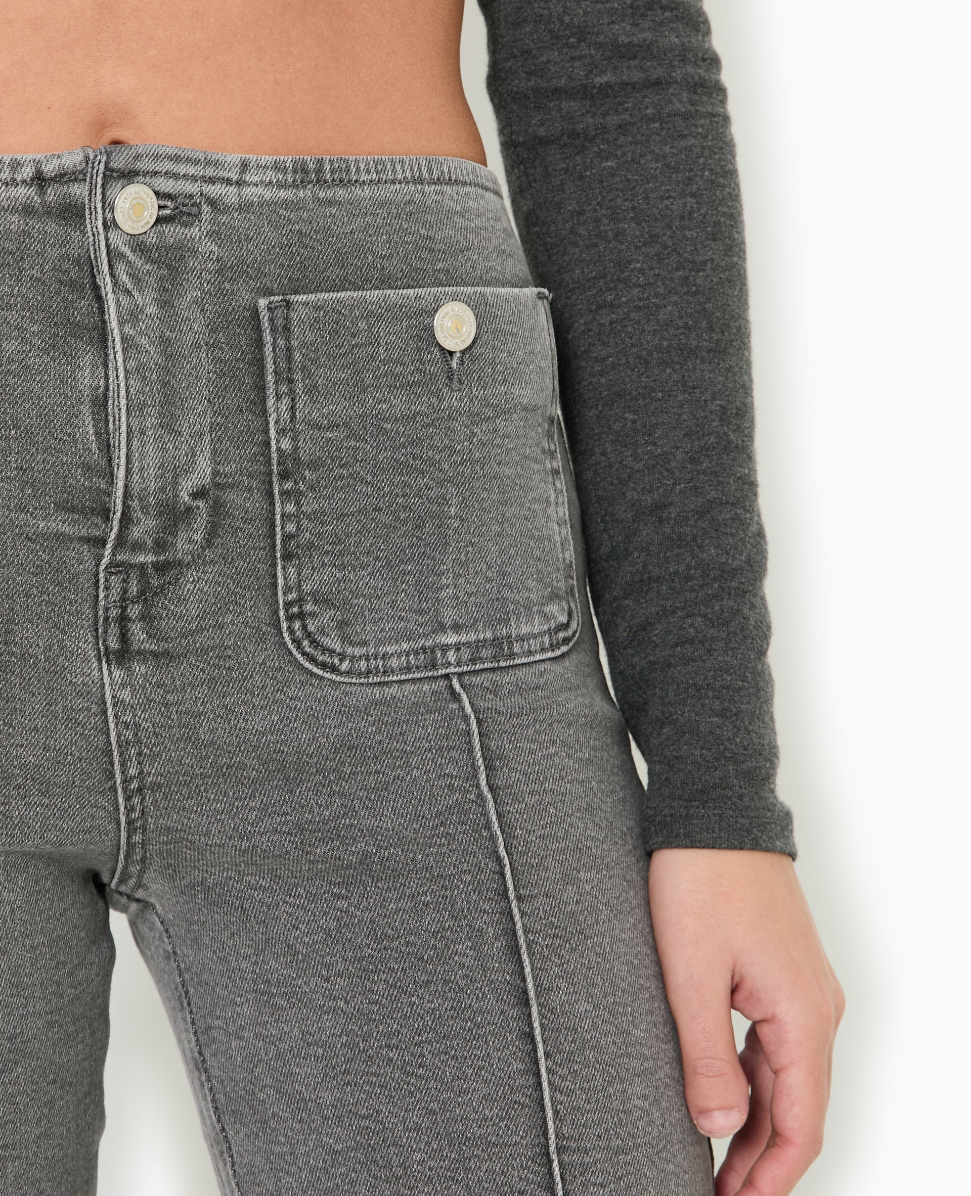 Jean flare taille haute avec poches plaquées