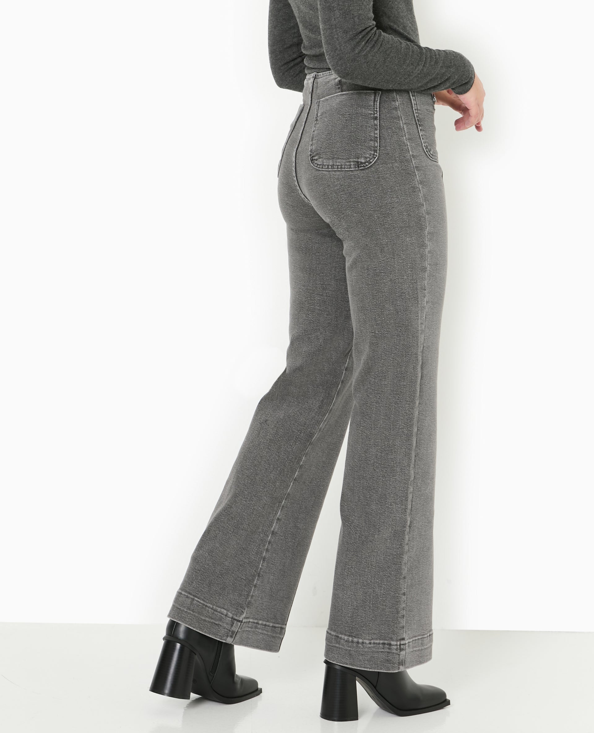 Jean flare taille haute avec poches plaquées