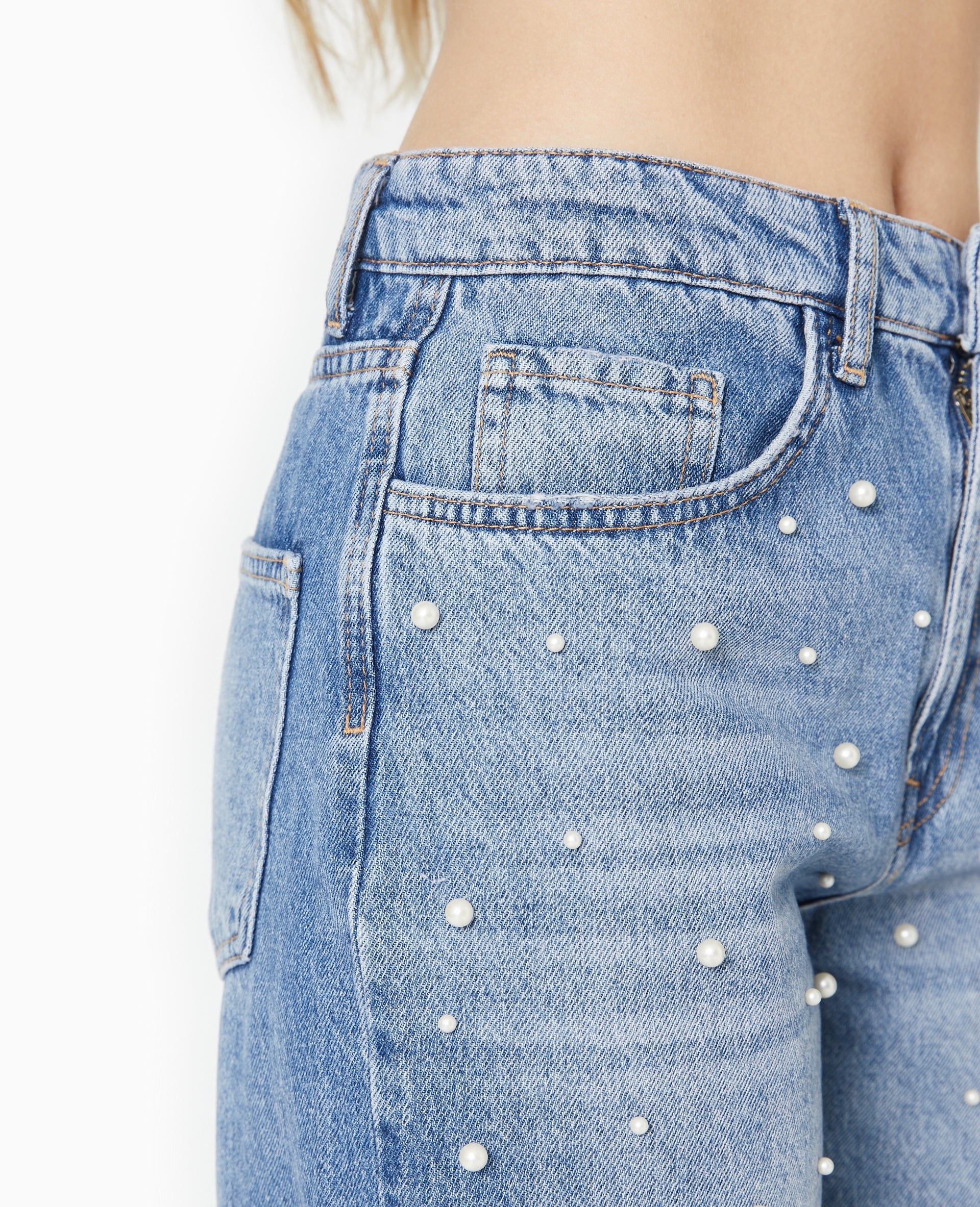 Jean droit avec perles effet nacre
