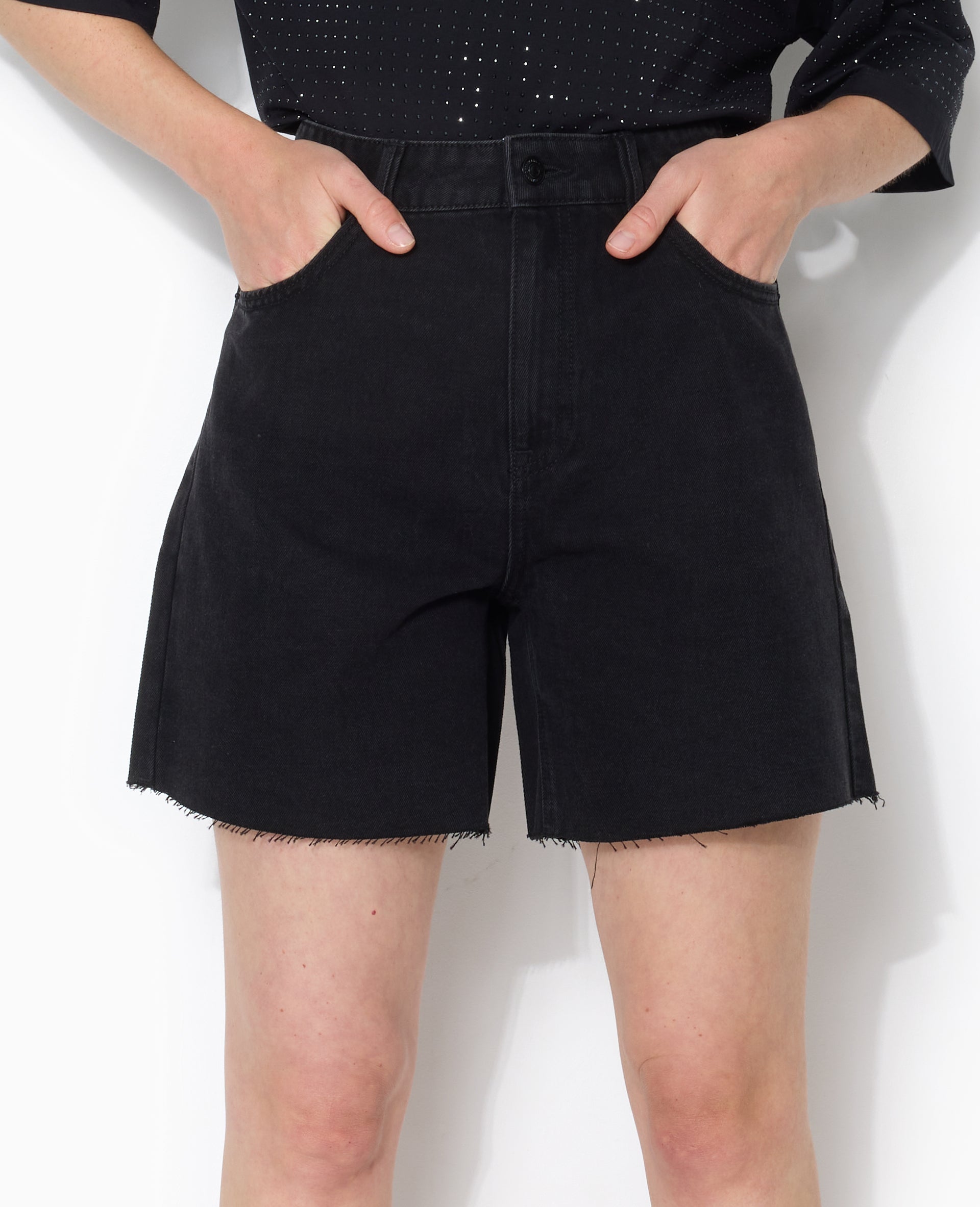 Short en jean taille haute avec bas coupés