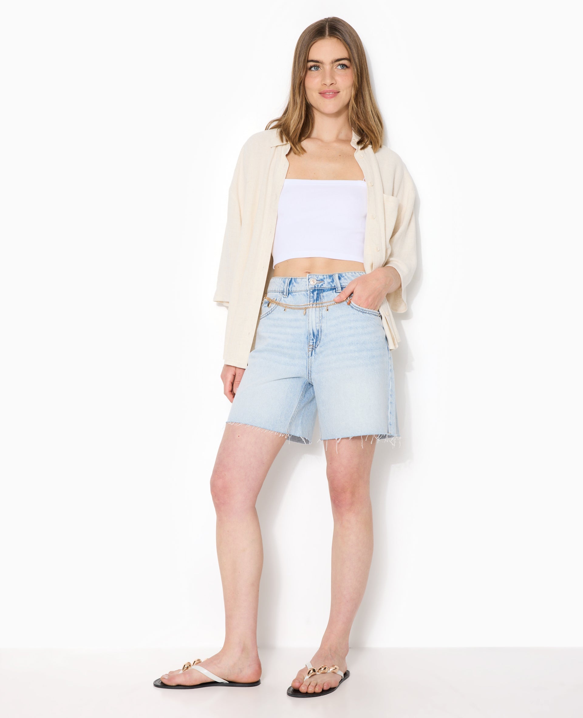 Short en jean taille haute avec bas coupés