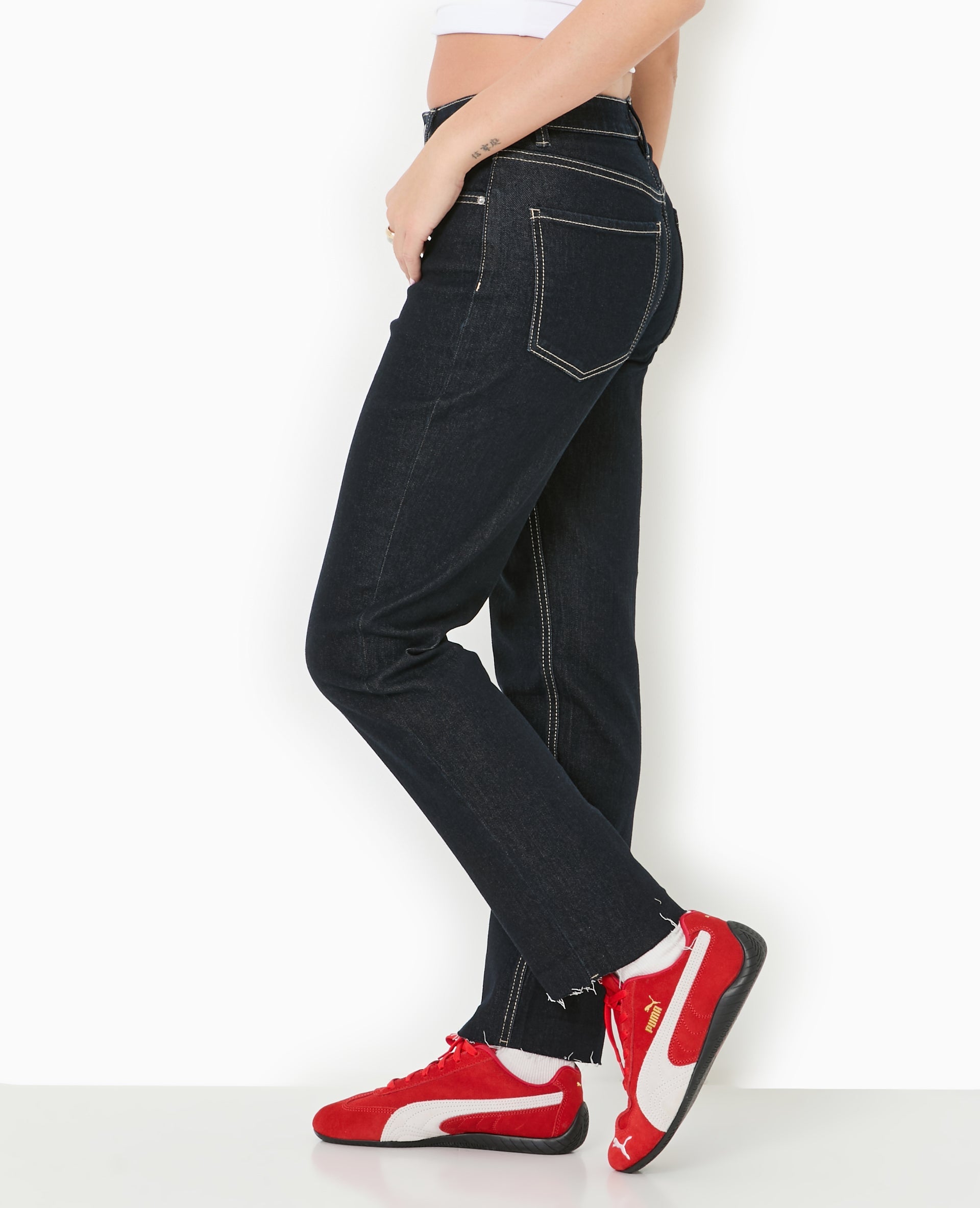 Jean droit taille regular avec bas coupés