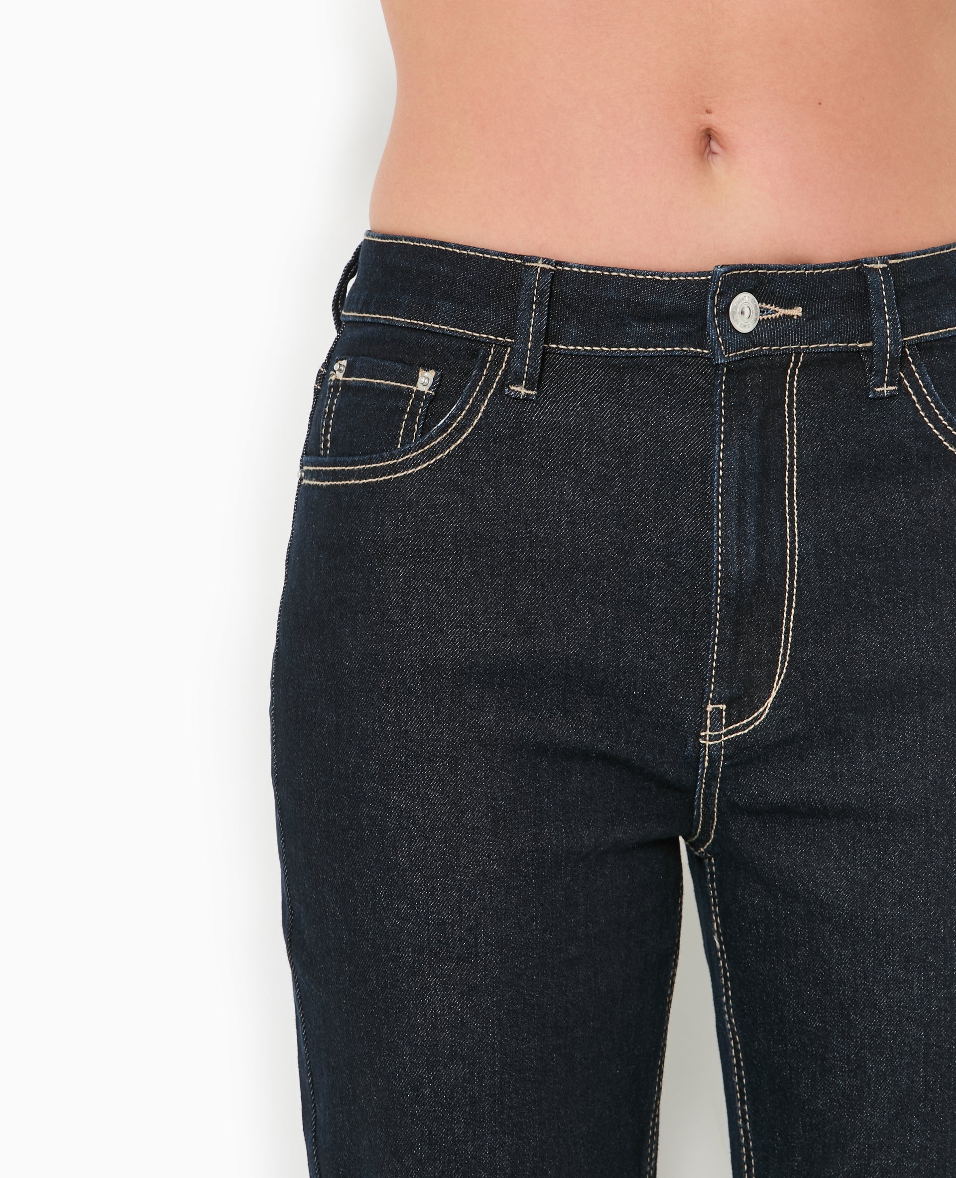 Jean droit taille regular avec bas coupés