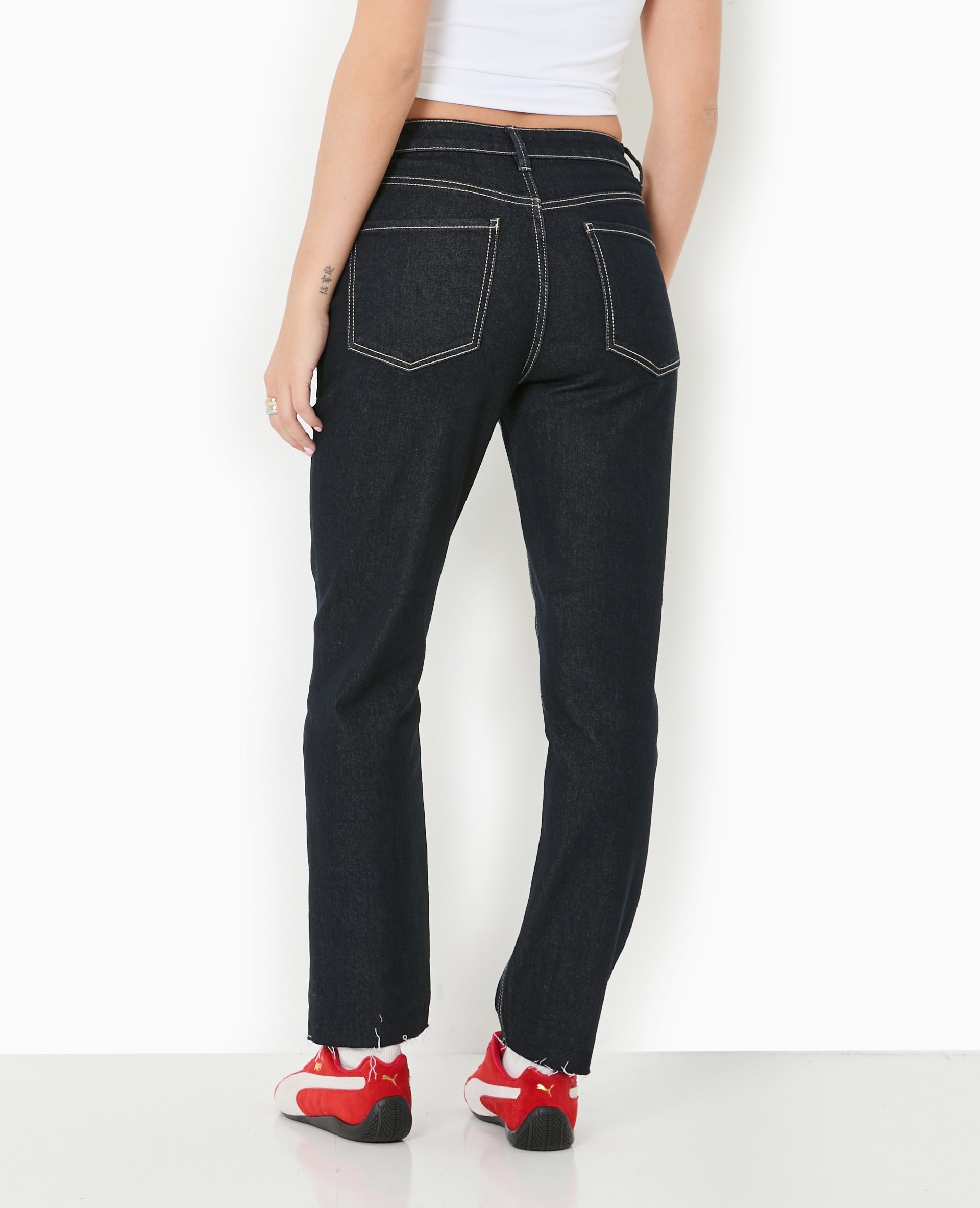 Jean droit taille regular avec bas coupés