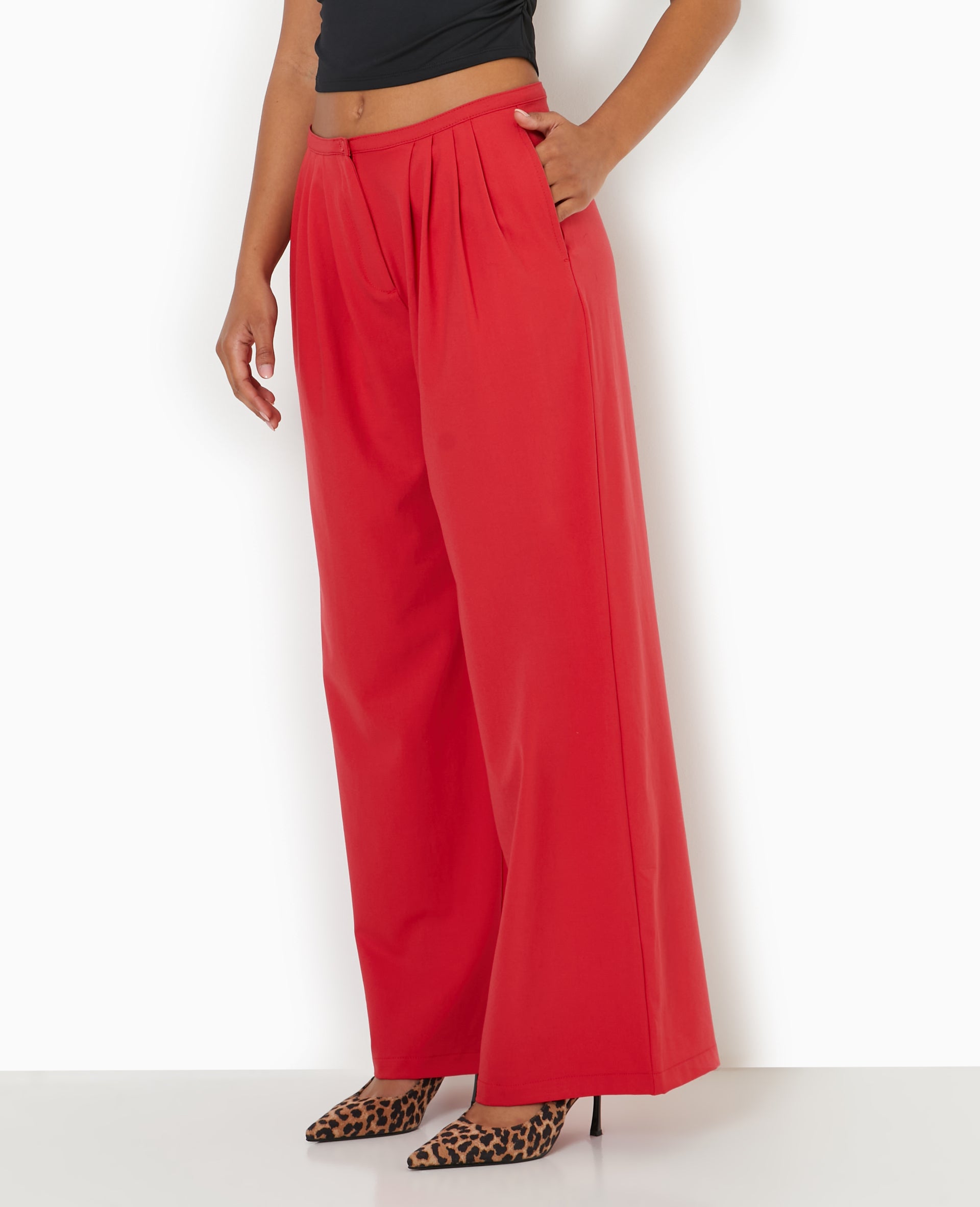 Pantalon large et droit avec pinces