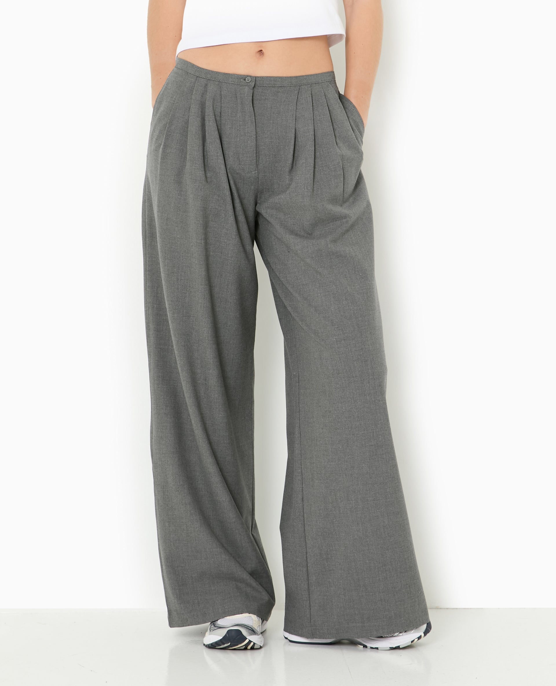Pantalon large et droit avec pinces