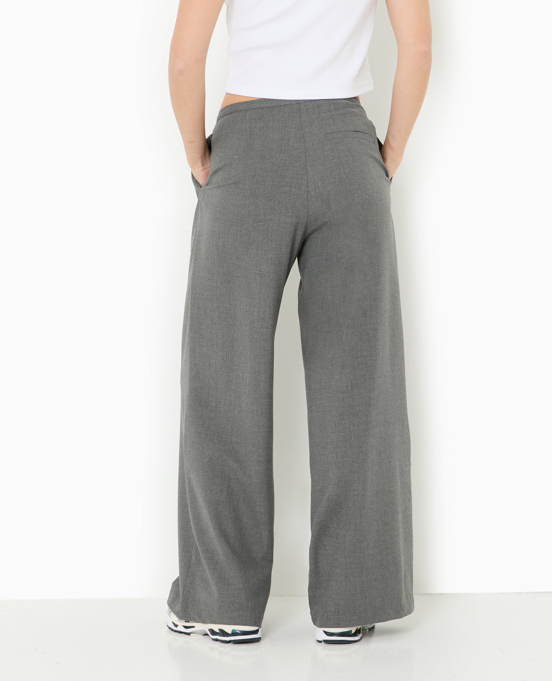 Pantalon large et droit avec pinces