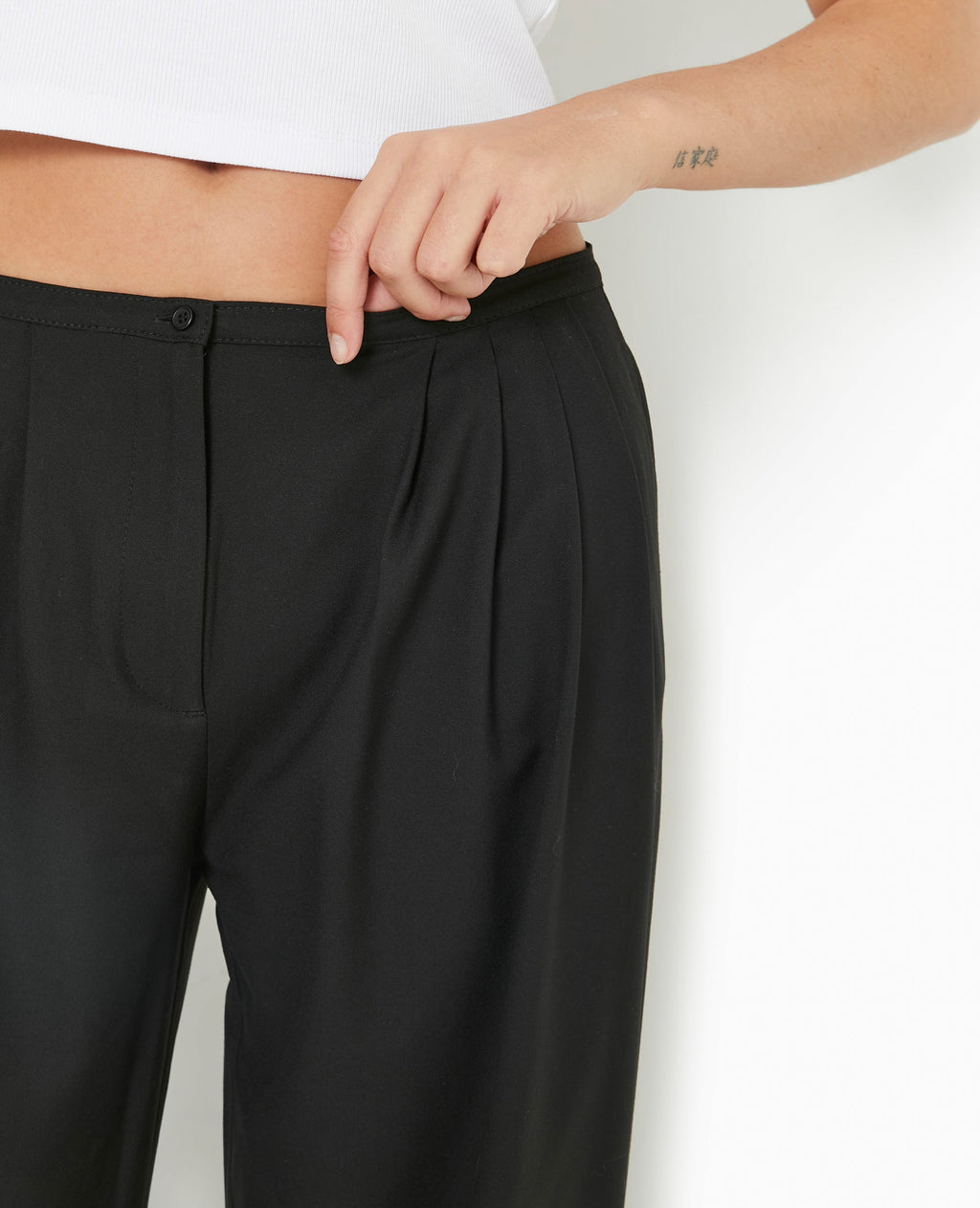 Pantalon large et droit avec pinces
