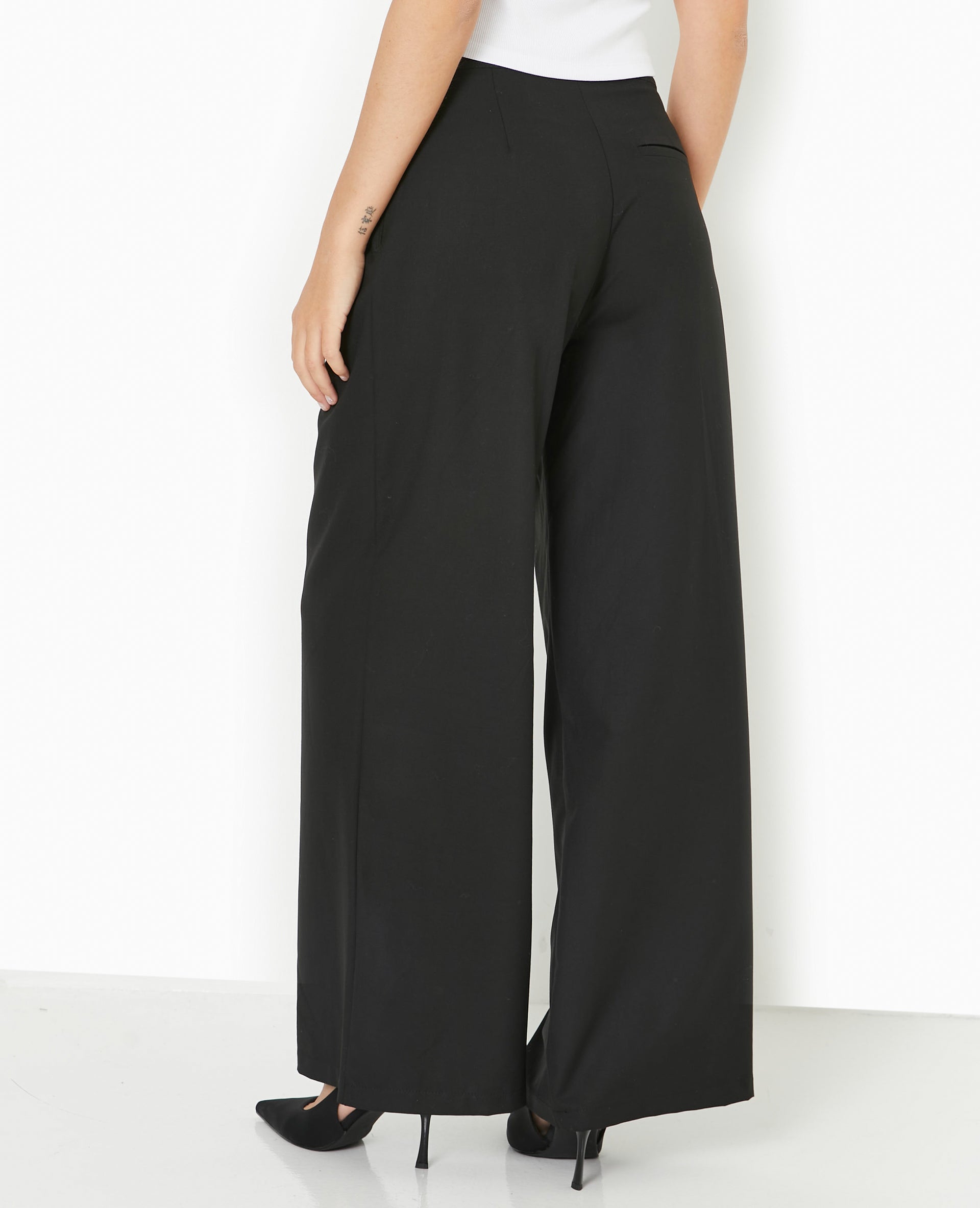 Pantalon large et droit avec pinces