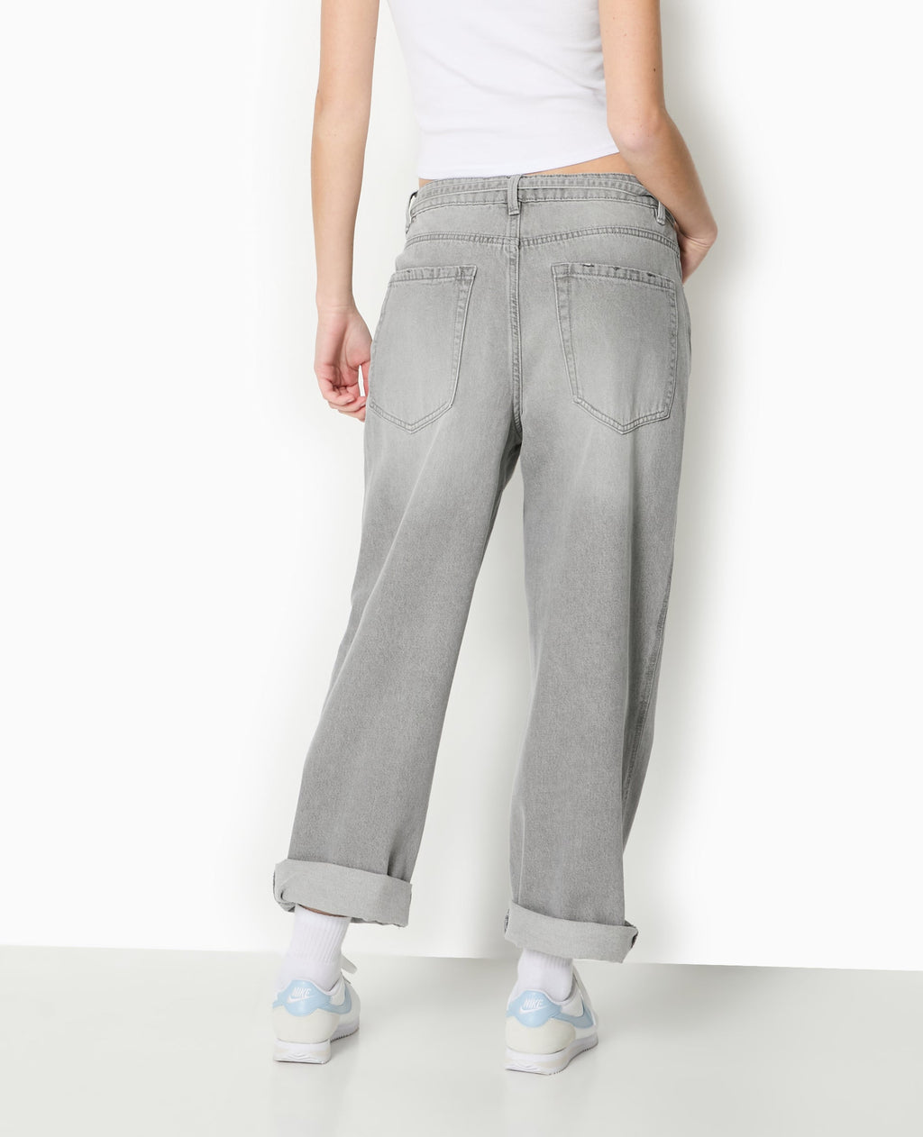 Jean baggy taille basse avec ceinture à nouer