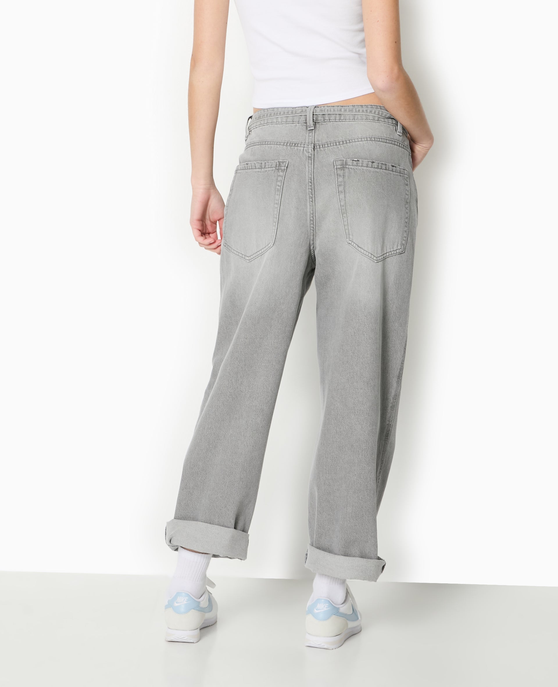 Jean baggy taille basse avec ceinture à nouer