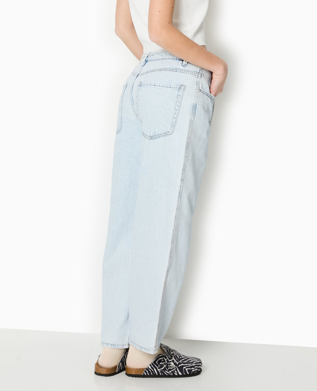 Jean baggy taille basse avec ceinture à nouer