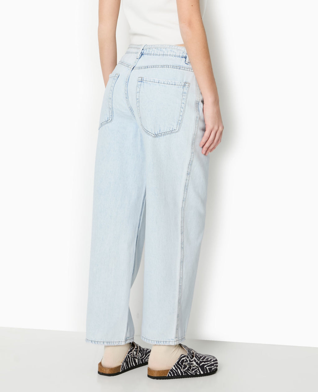 Jean baggy taille basse avec ceinture à nouer