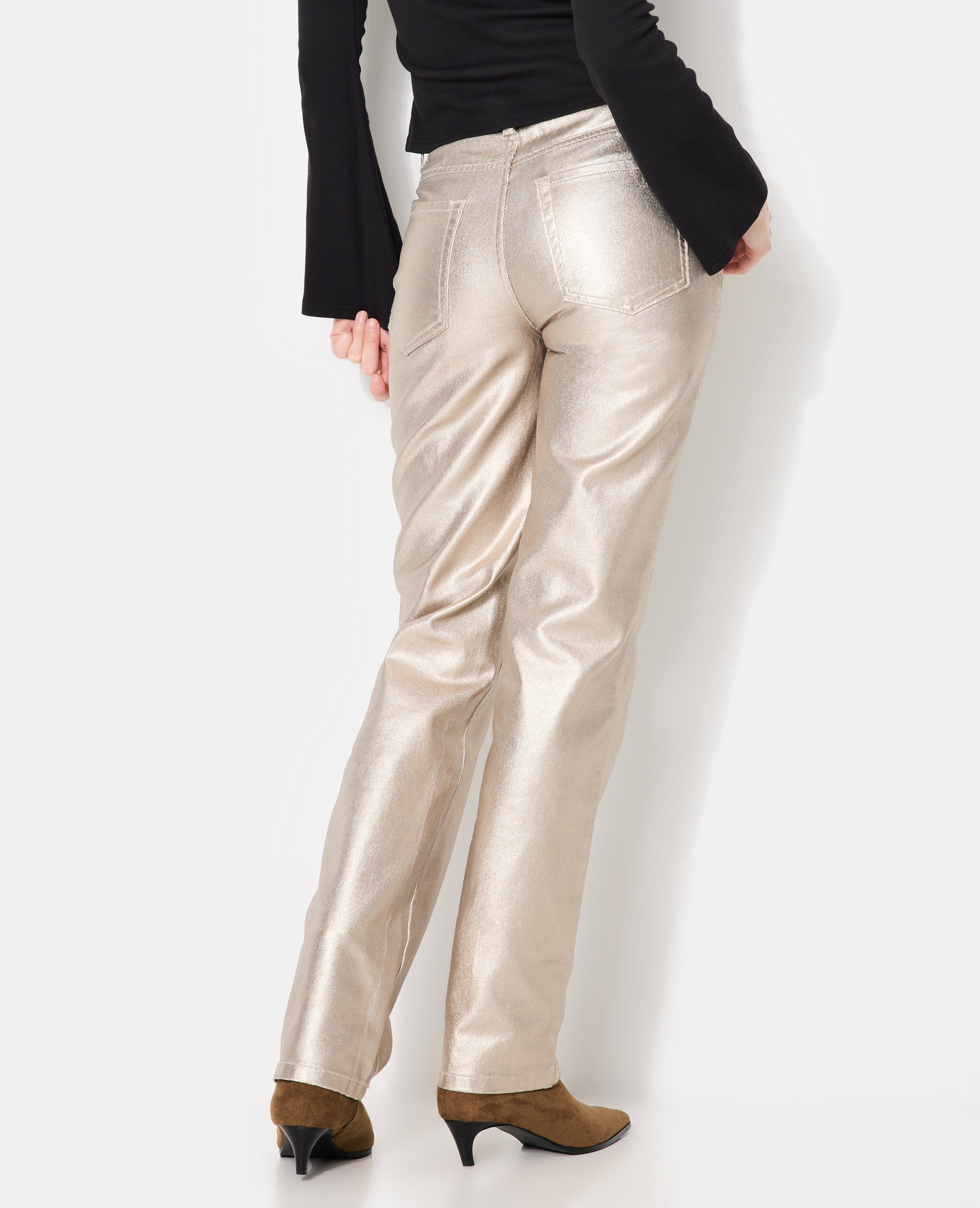 J90-2 / Jean straight avec enduction dorée taille medium