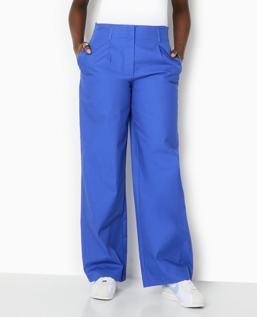 Pantalon en toile taille haute avec pinces